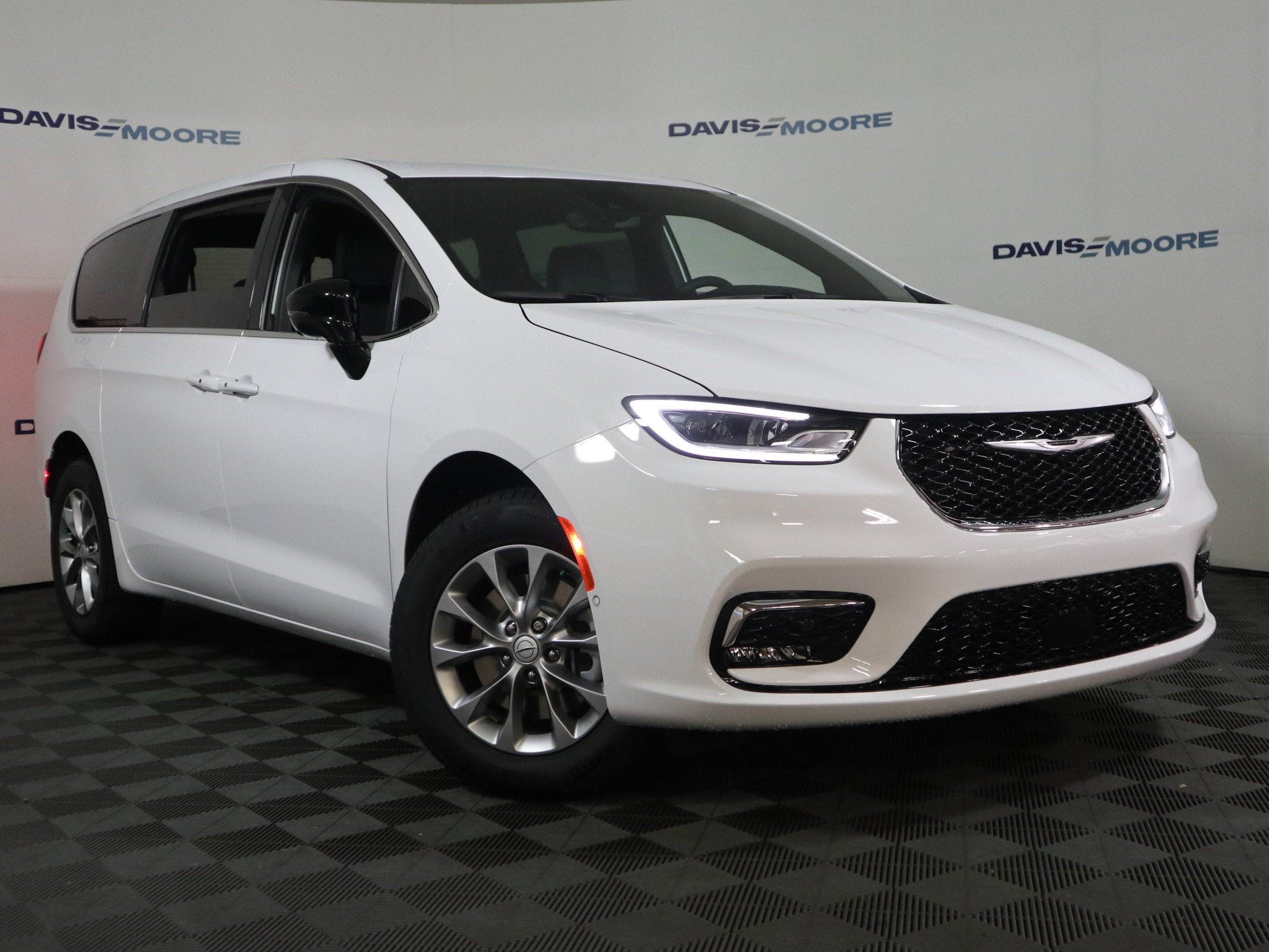 2026 Chrysler Pacifica Select AWD