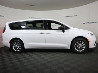 2026 Chrysler Pacifica Select AWD