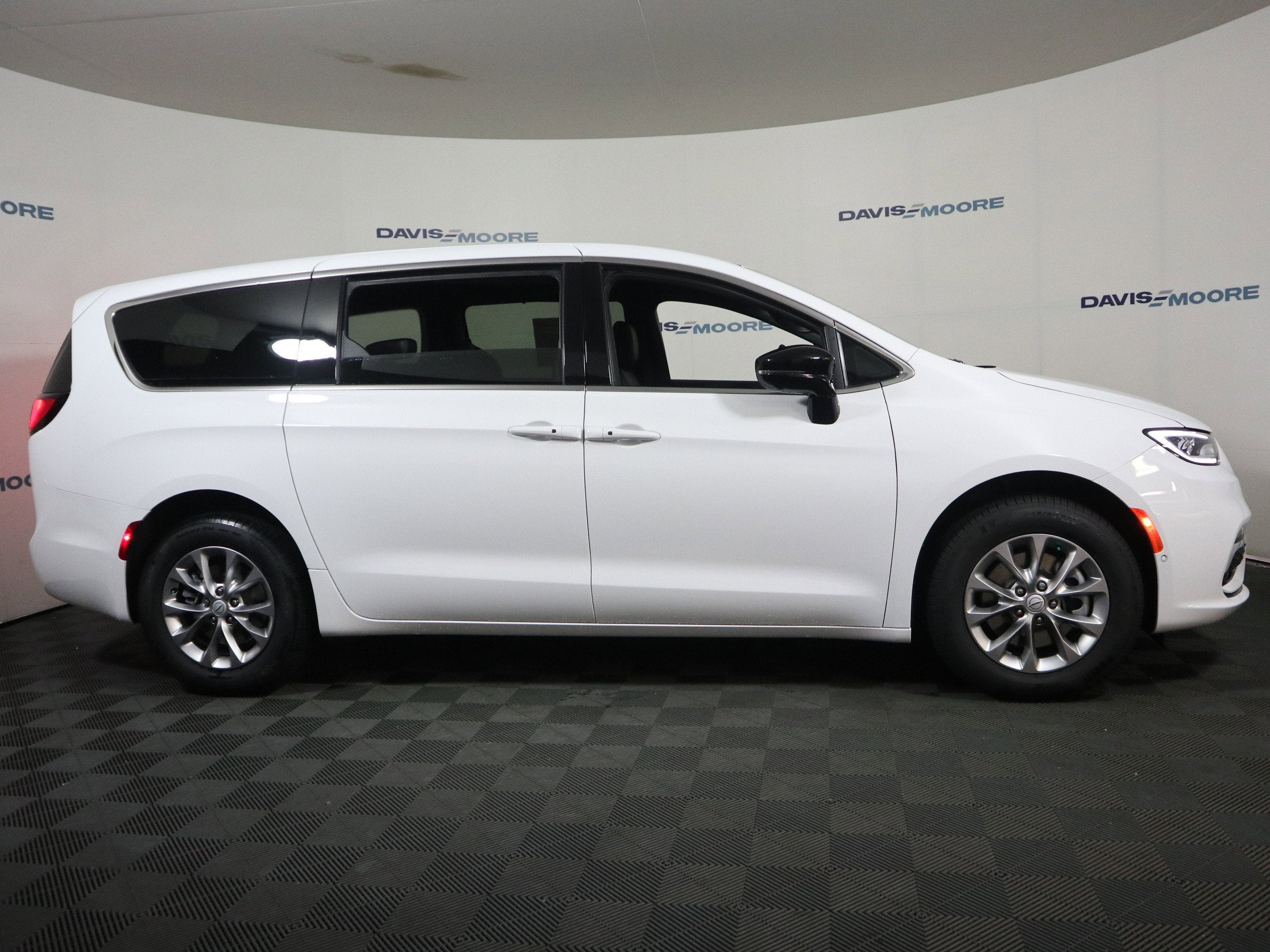 2026 Chrysler Pacifica Select AWD