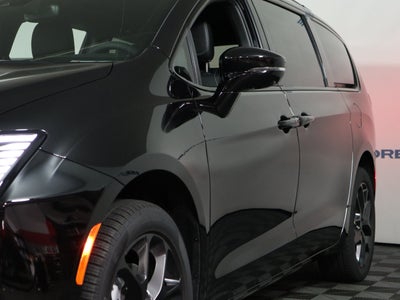 2027 Chrysler Pacifica Limited AWD