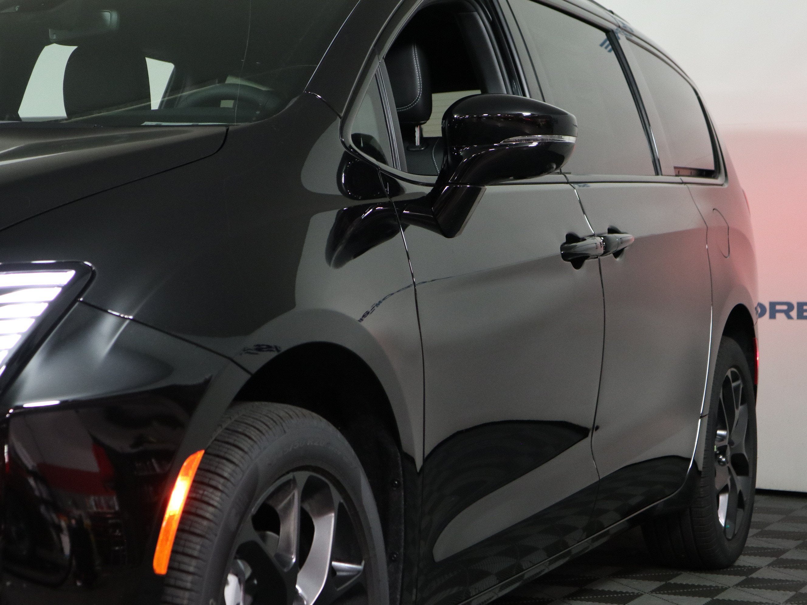 2027 Chrysler Pacifica Limited AWD