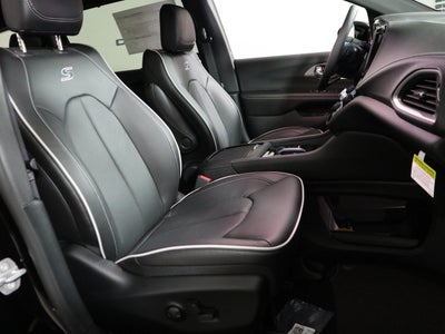 2027 Chrysler Pacifica Limited AWD