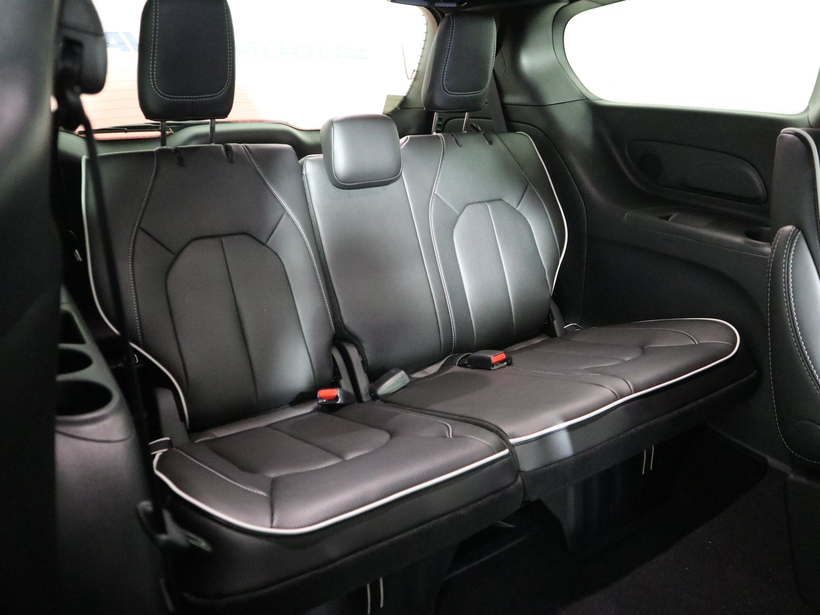 2027 Chrysler Pacifica Limited AWD