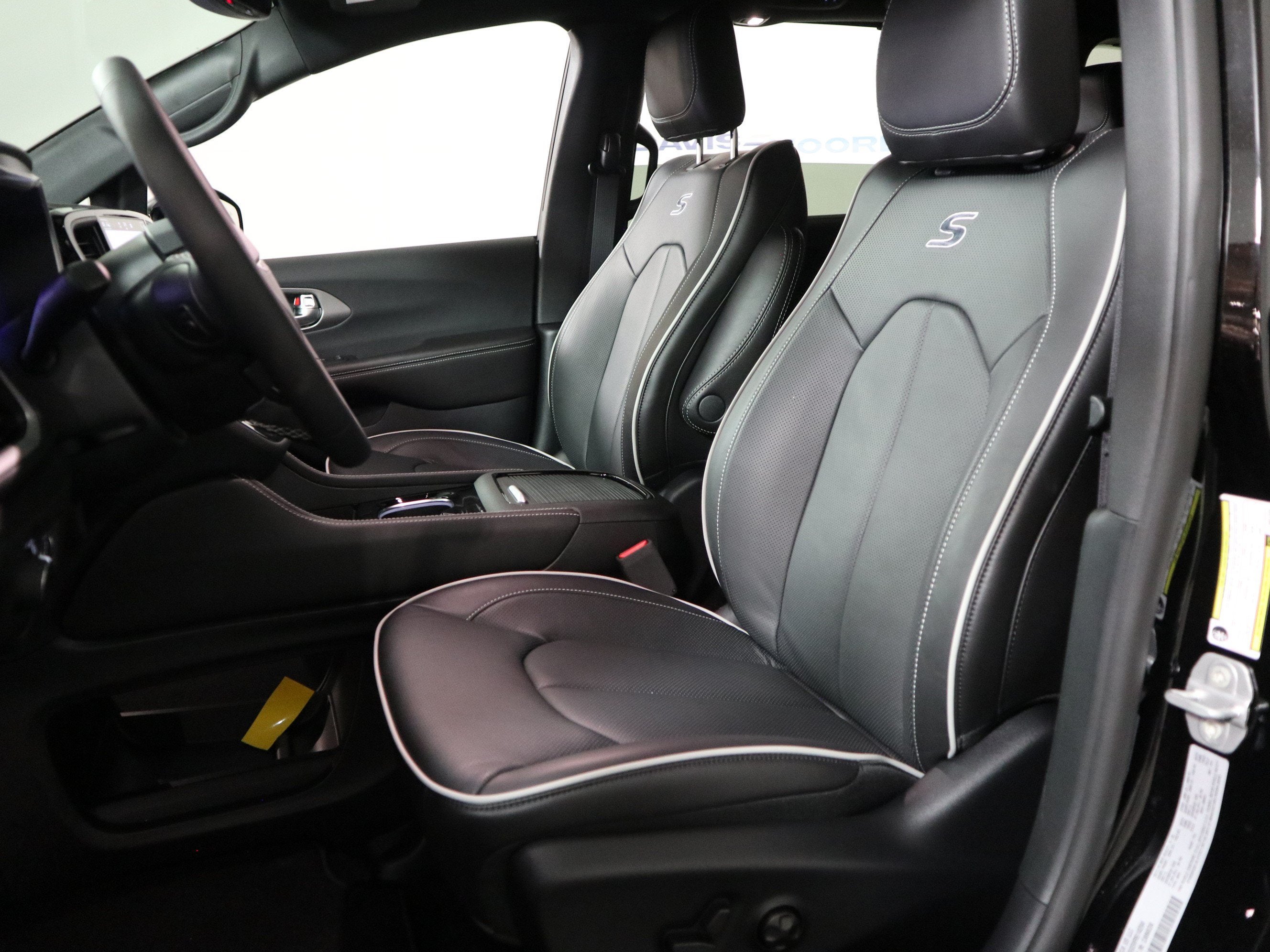 2027 Chrysler Pacifica Limited AWD