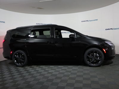 2027 Chrysler Pacifica Limited AWD