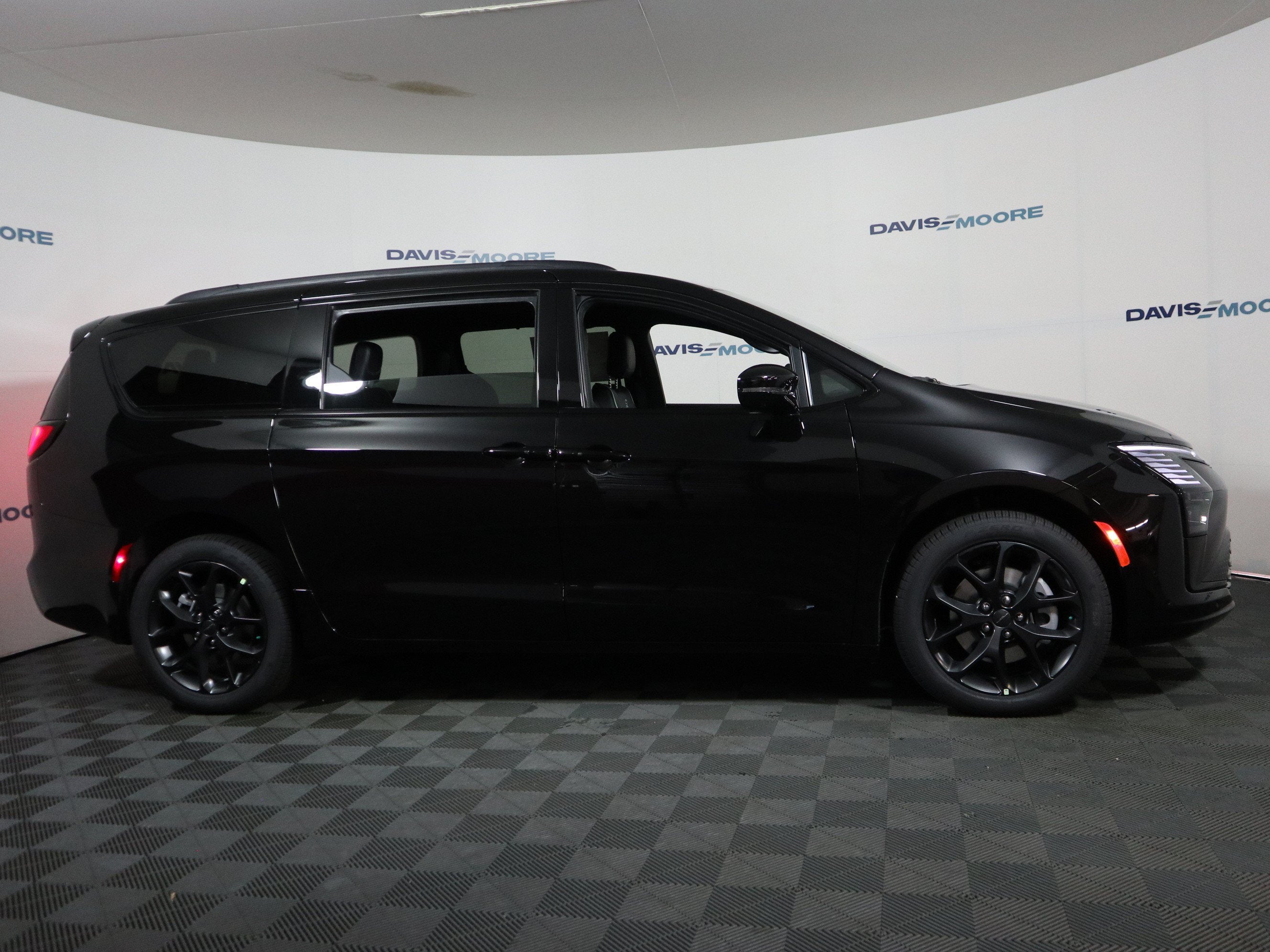 2027 Chrysler Pacifica Limited AWD