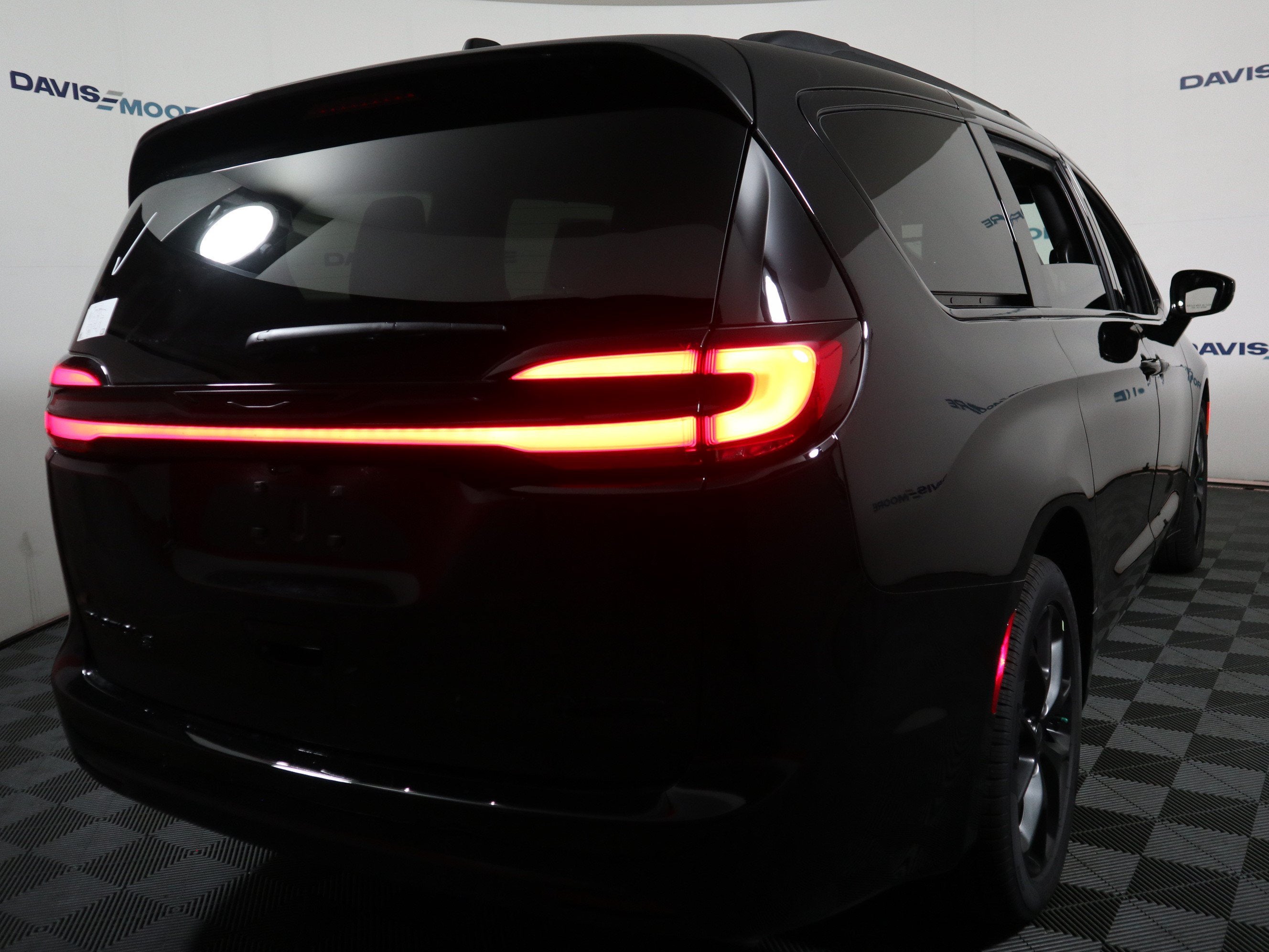 2027 Chrysler Pacifica Limited AWD