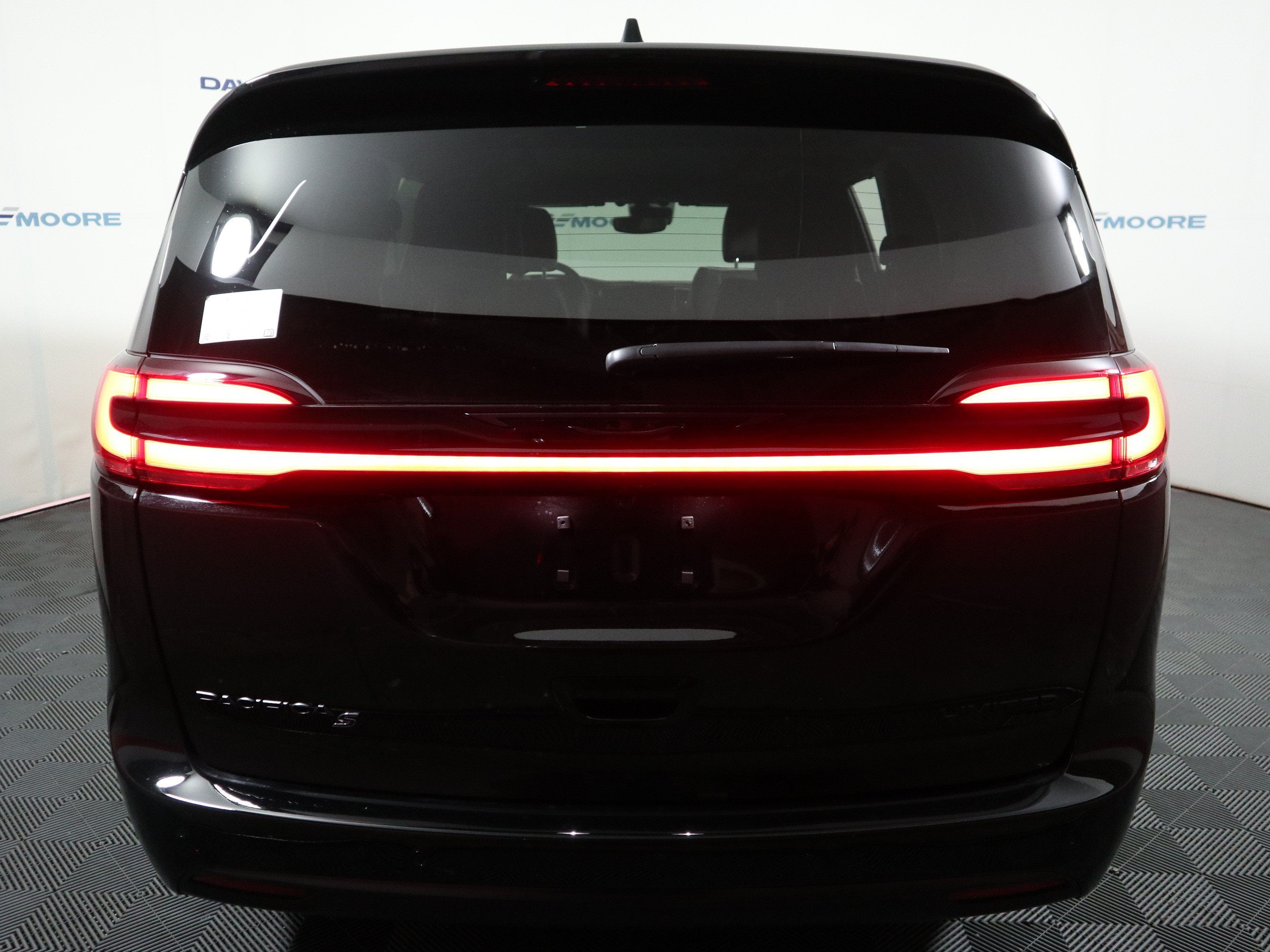 2027 Chrysler Pacifica Limited AWD