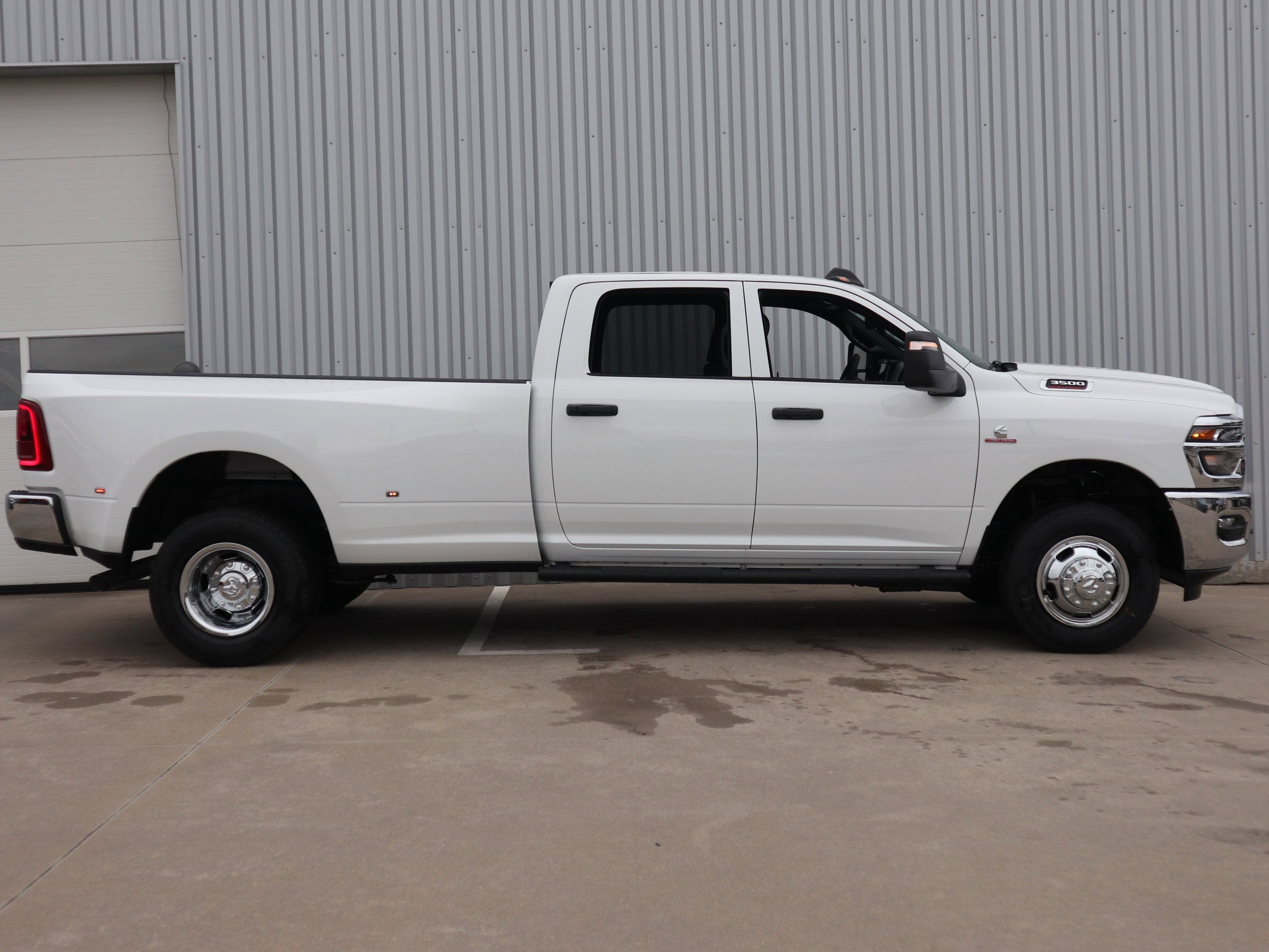 2026 RAM 3500 Tradesman 4x4 Crew Cab
