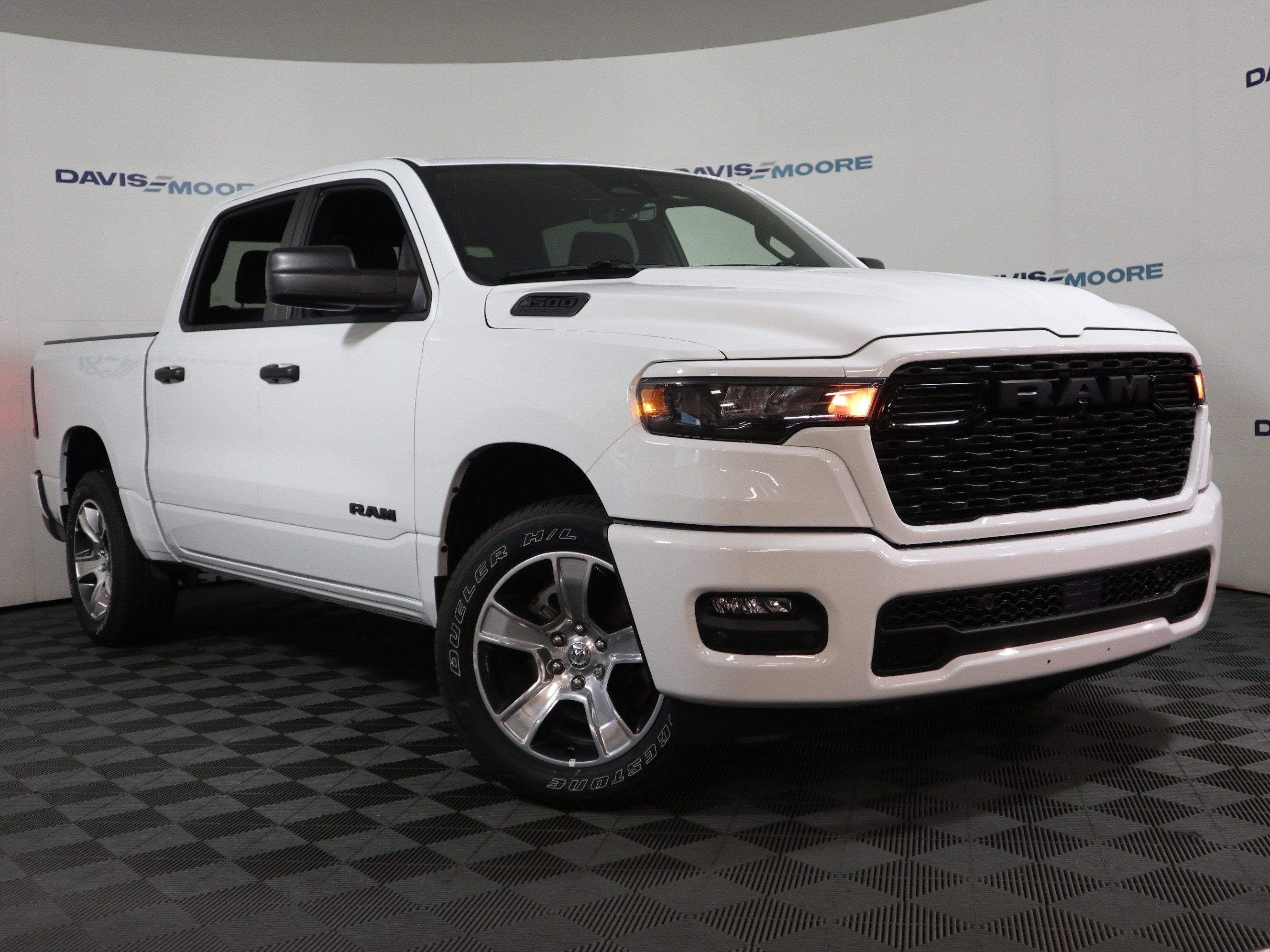 2026 RAM 1500 Express Crew Cab 4x4