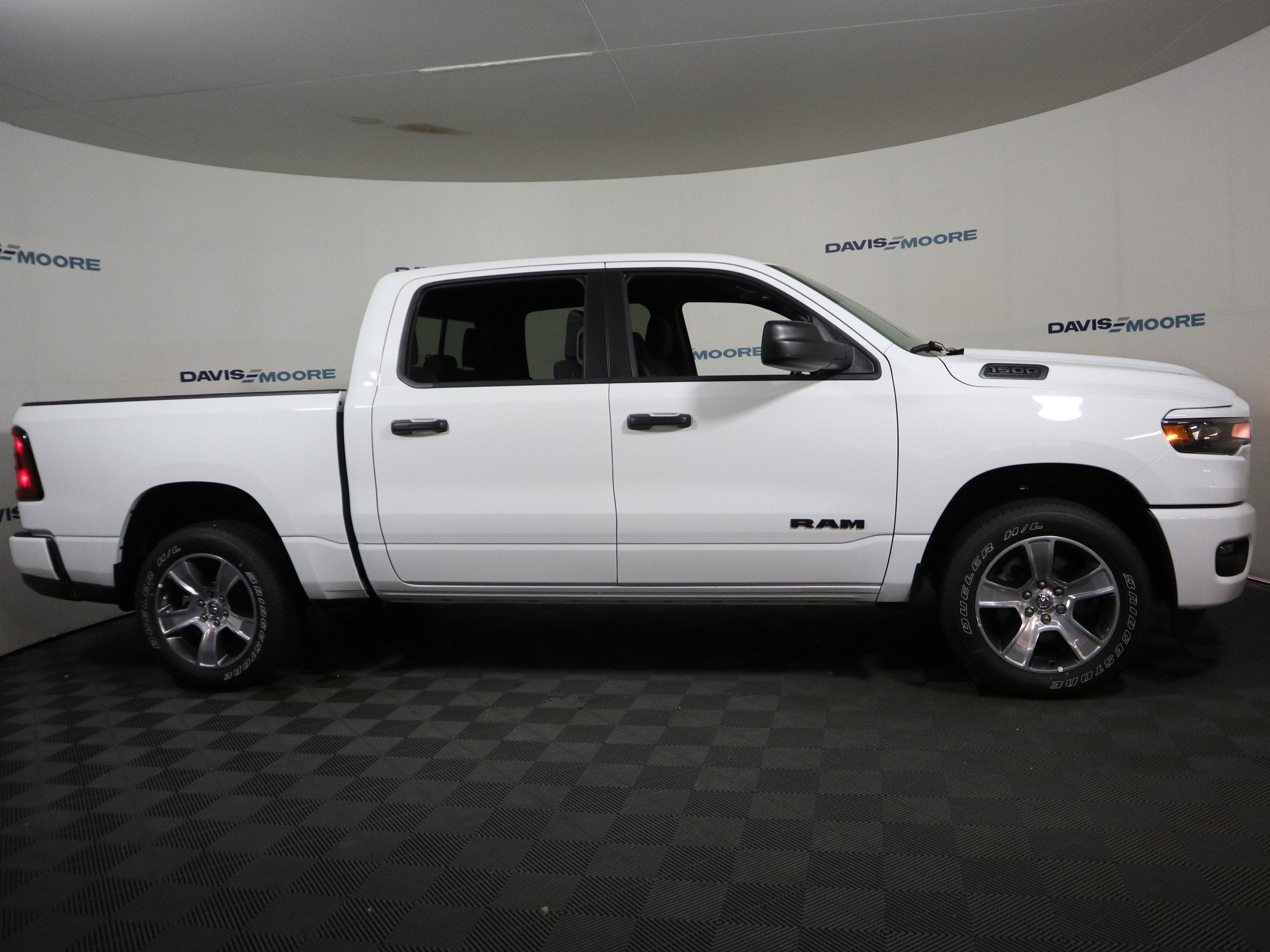 2026 RAM 1500 Express Crew Cab 4x4