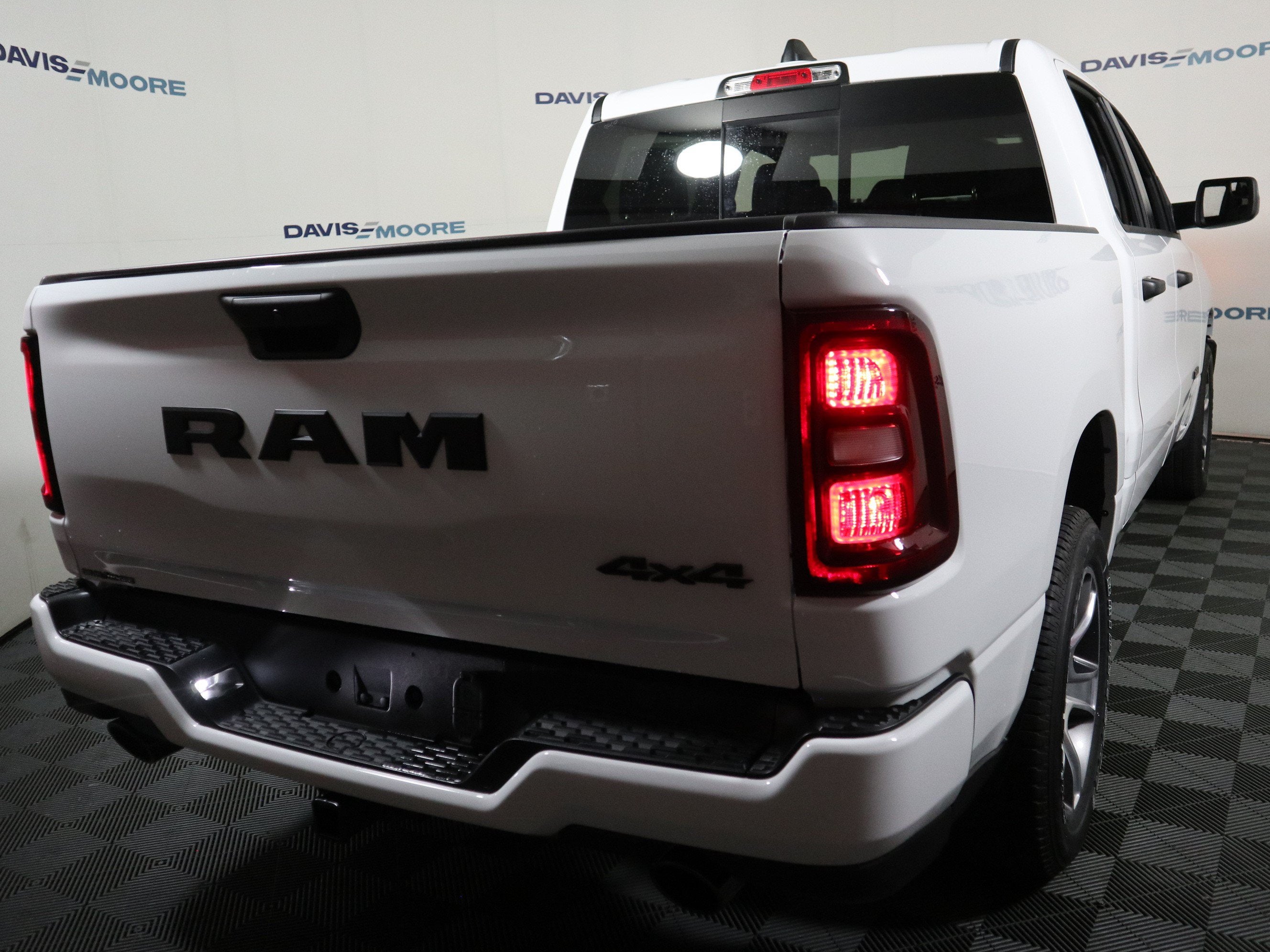 2026 RAM 1500 Express Crew Cab 4x4