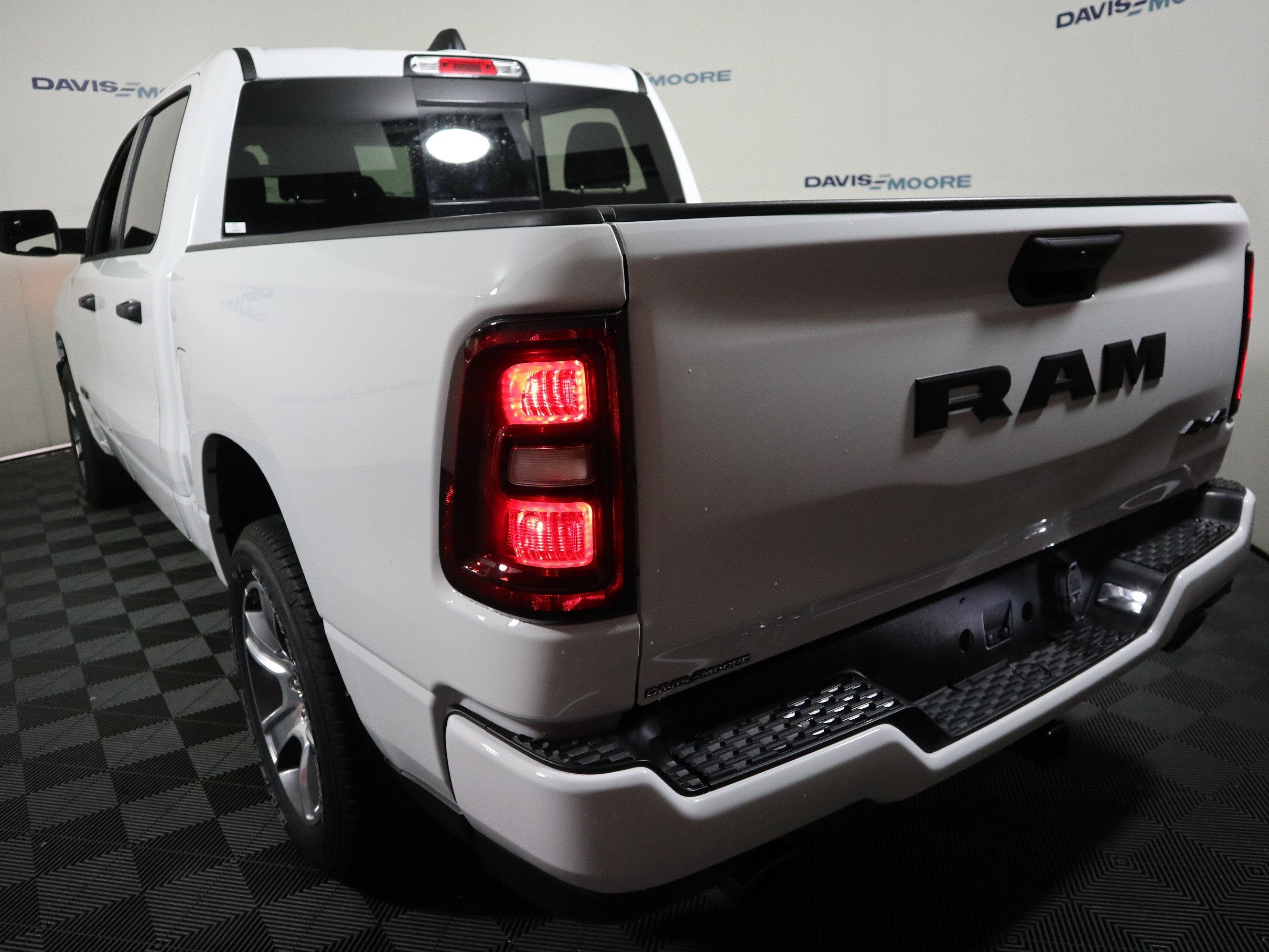 2026 RAM 1500 Express Crew Cab 4x4