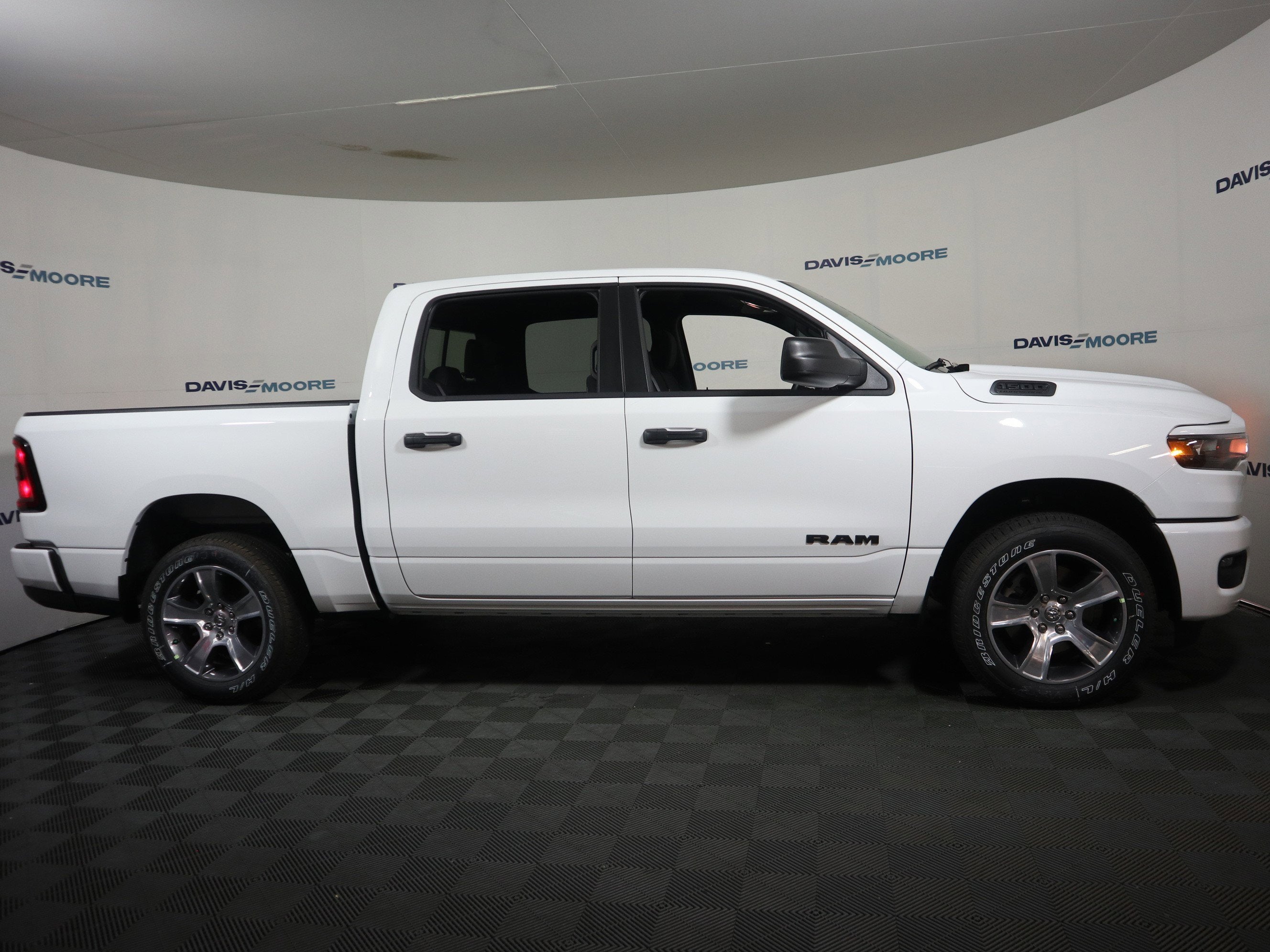 2026 RAM 1500 Express Crew Cab 4x4