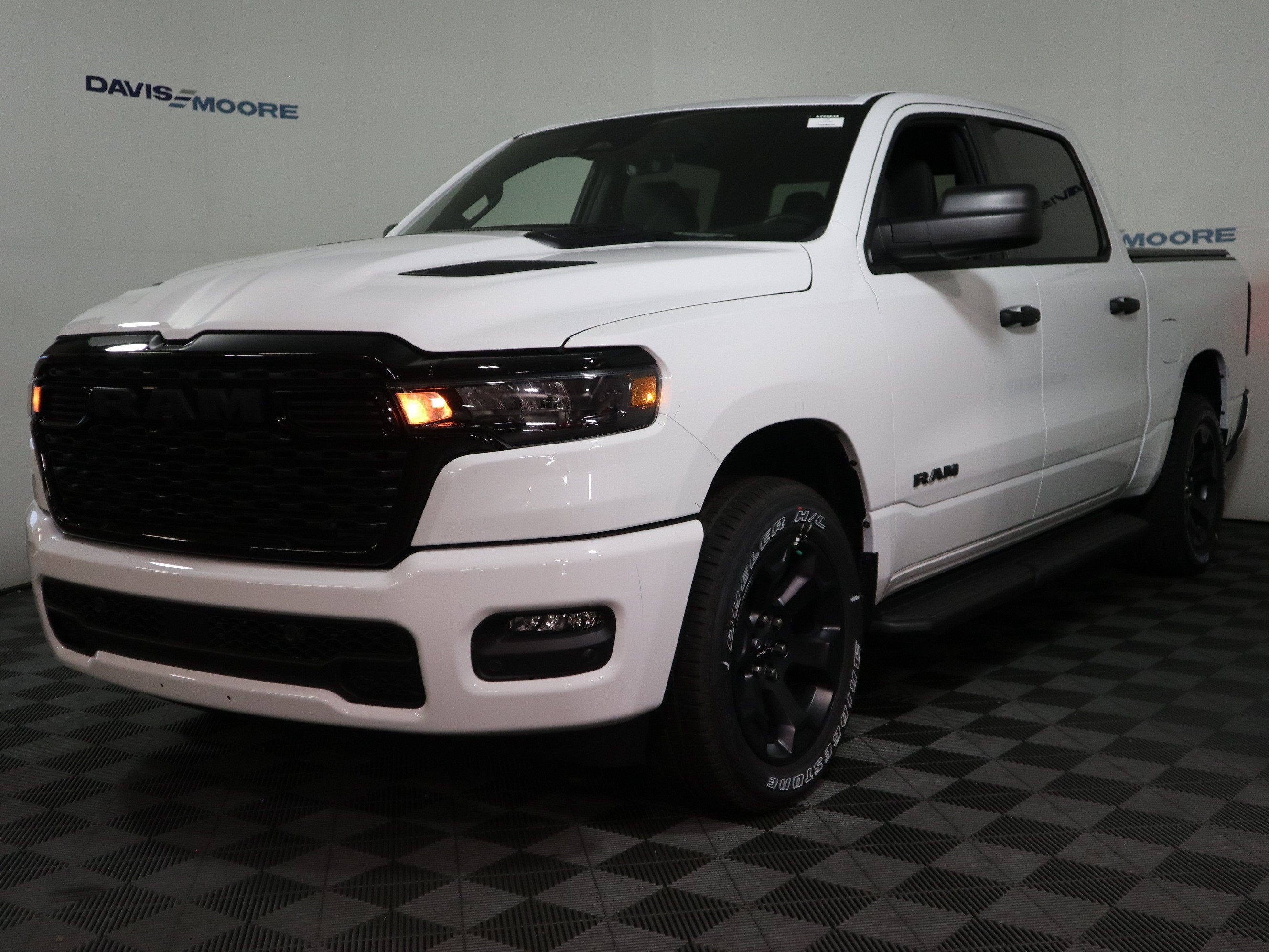 2026 RAM 1500 Express Crew Cab 4x4