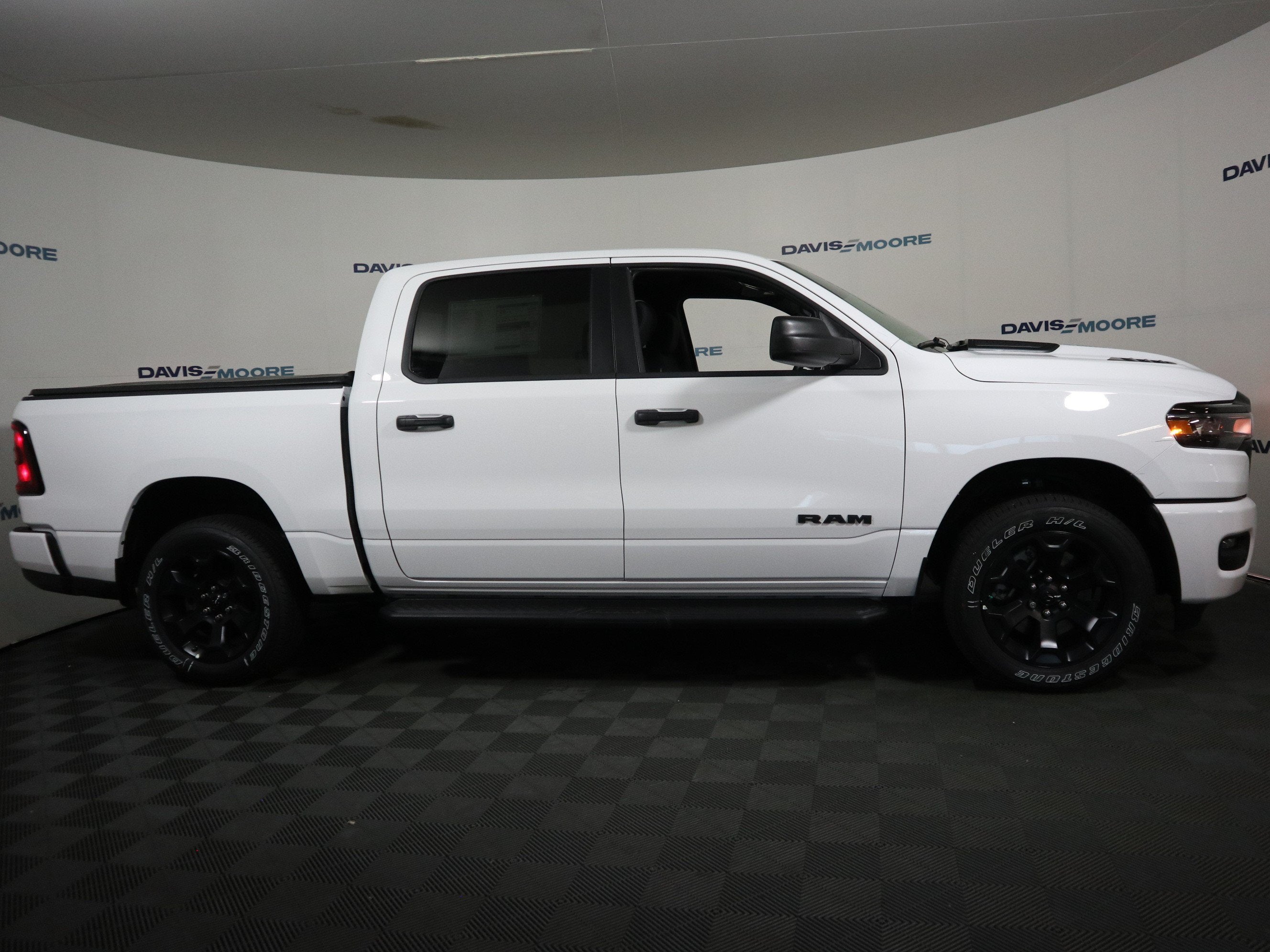 2026 RAM 1500 Express Crew Cab 4x4