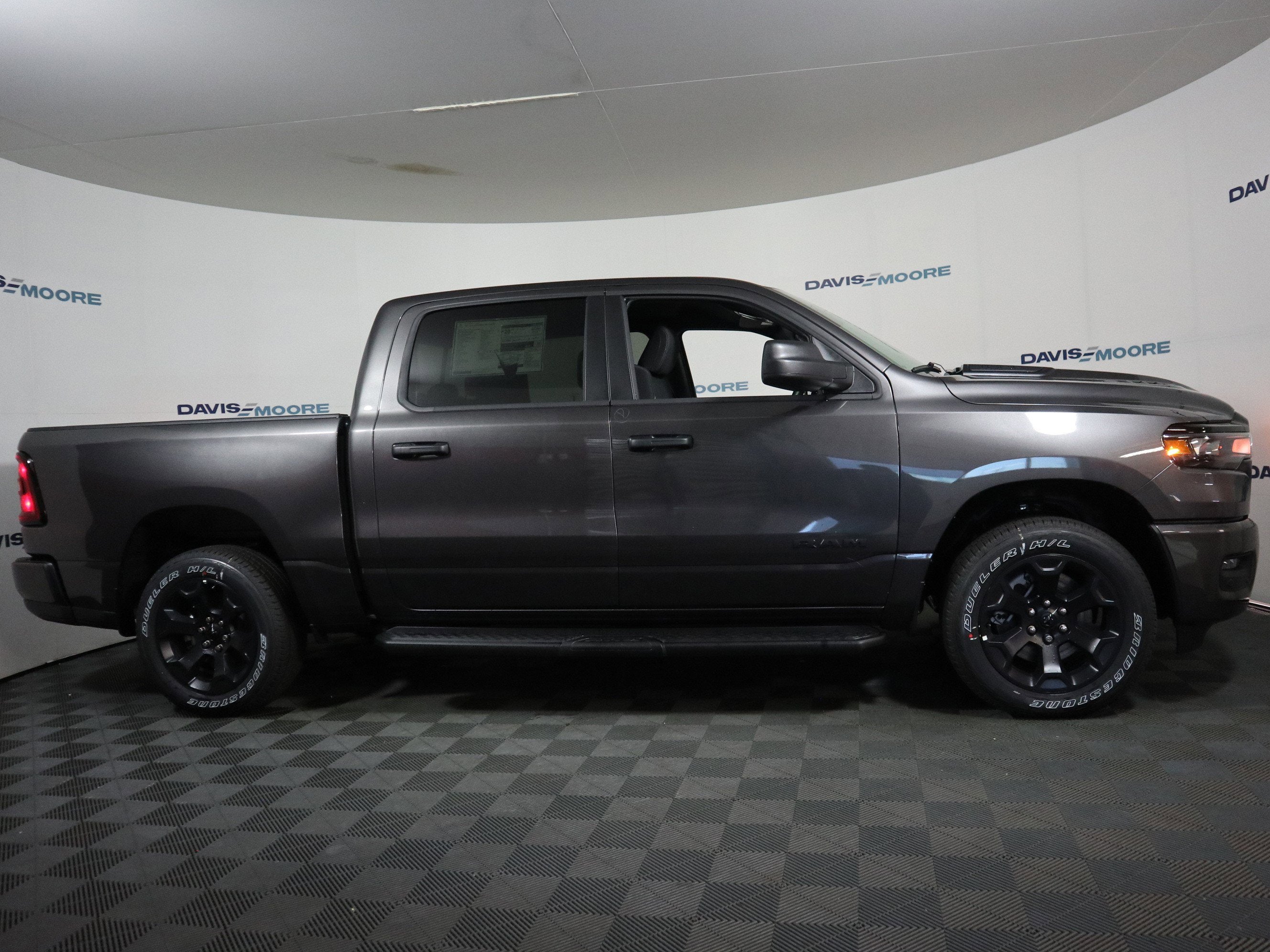 2026 RAM 1500 Express Crew Cab 4x4