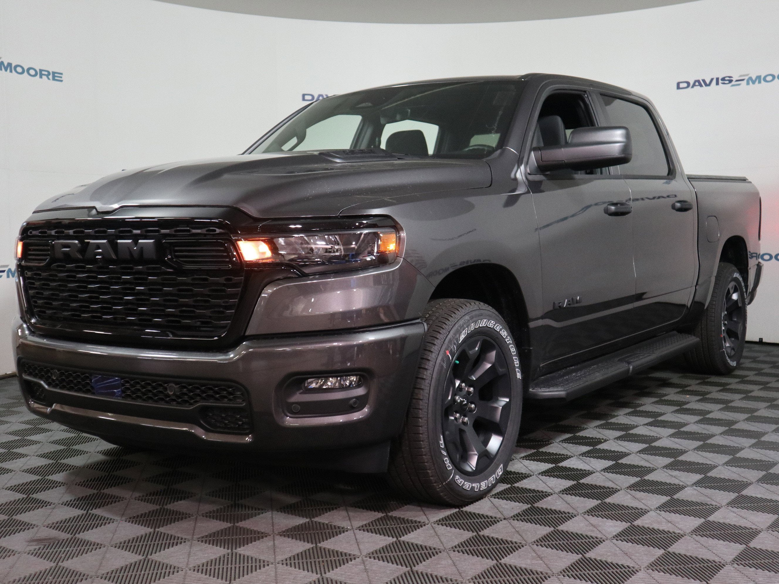2026 RAM 1500 Express Crew Cab 4x4