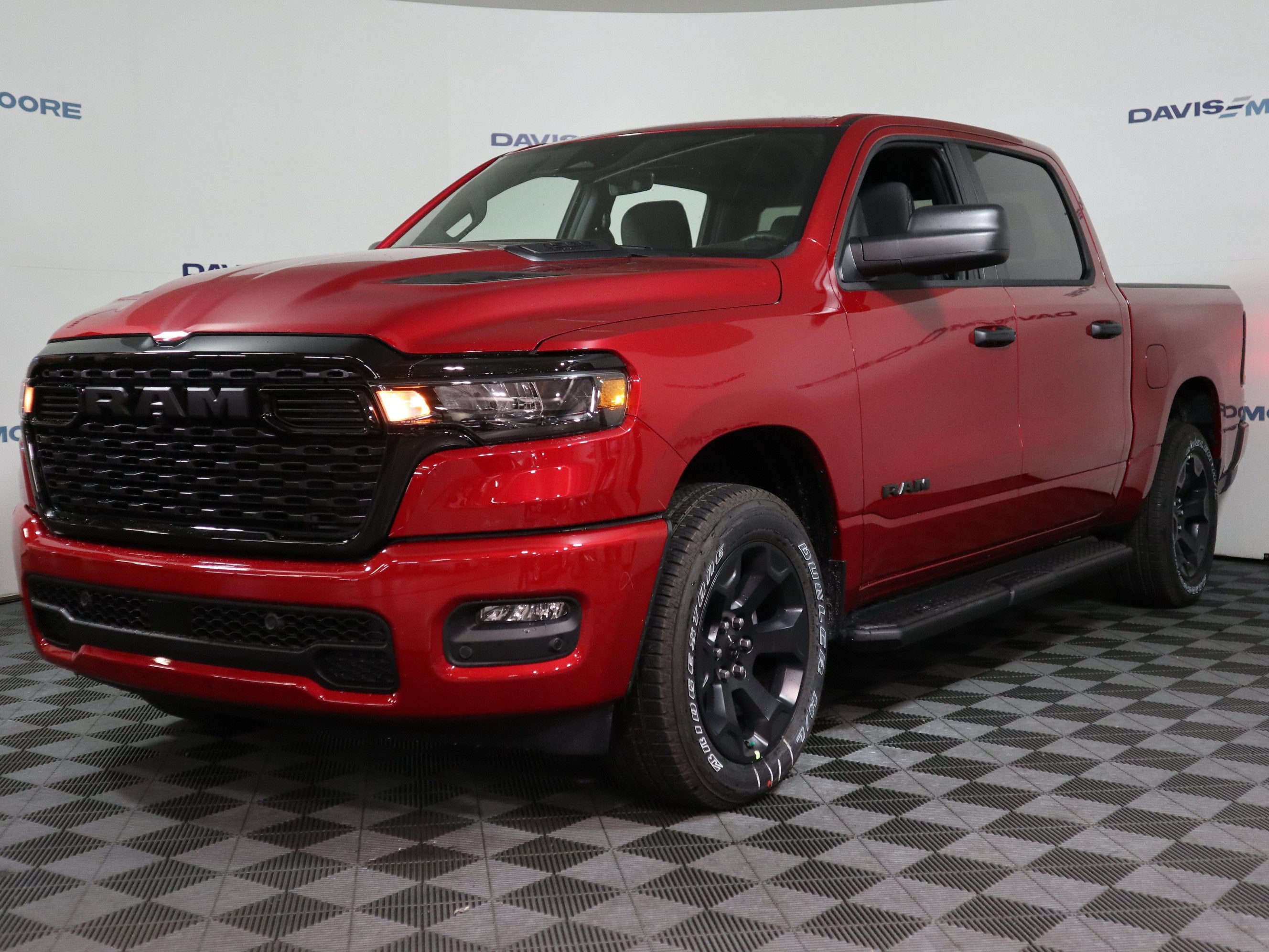 2026 RAM 1500 Express 4x4 Crew Cab