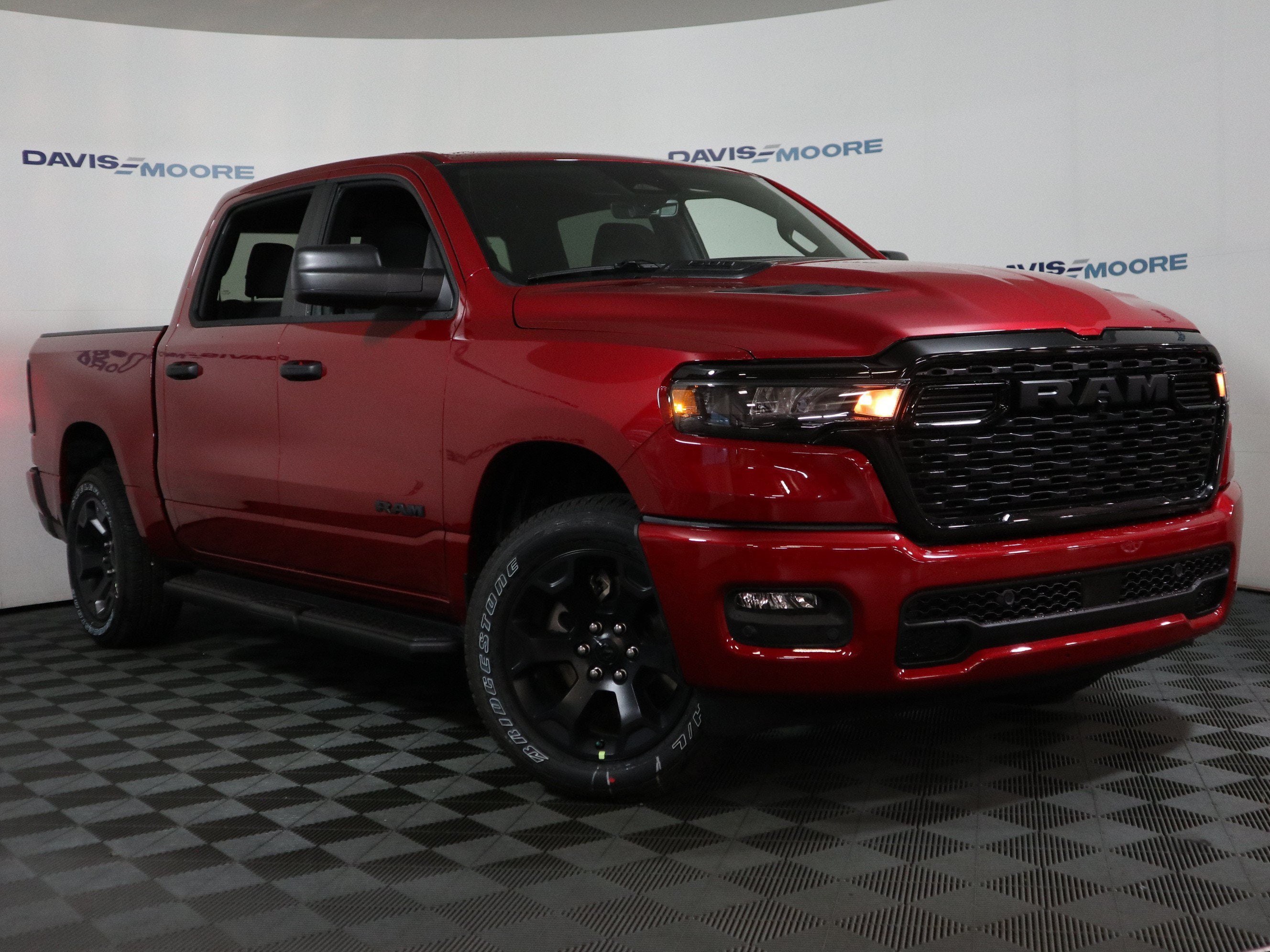2026 RAM 1500 Express 4x4 Crew Cab