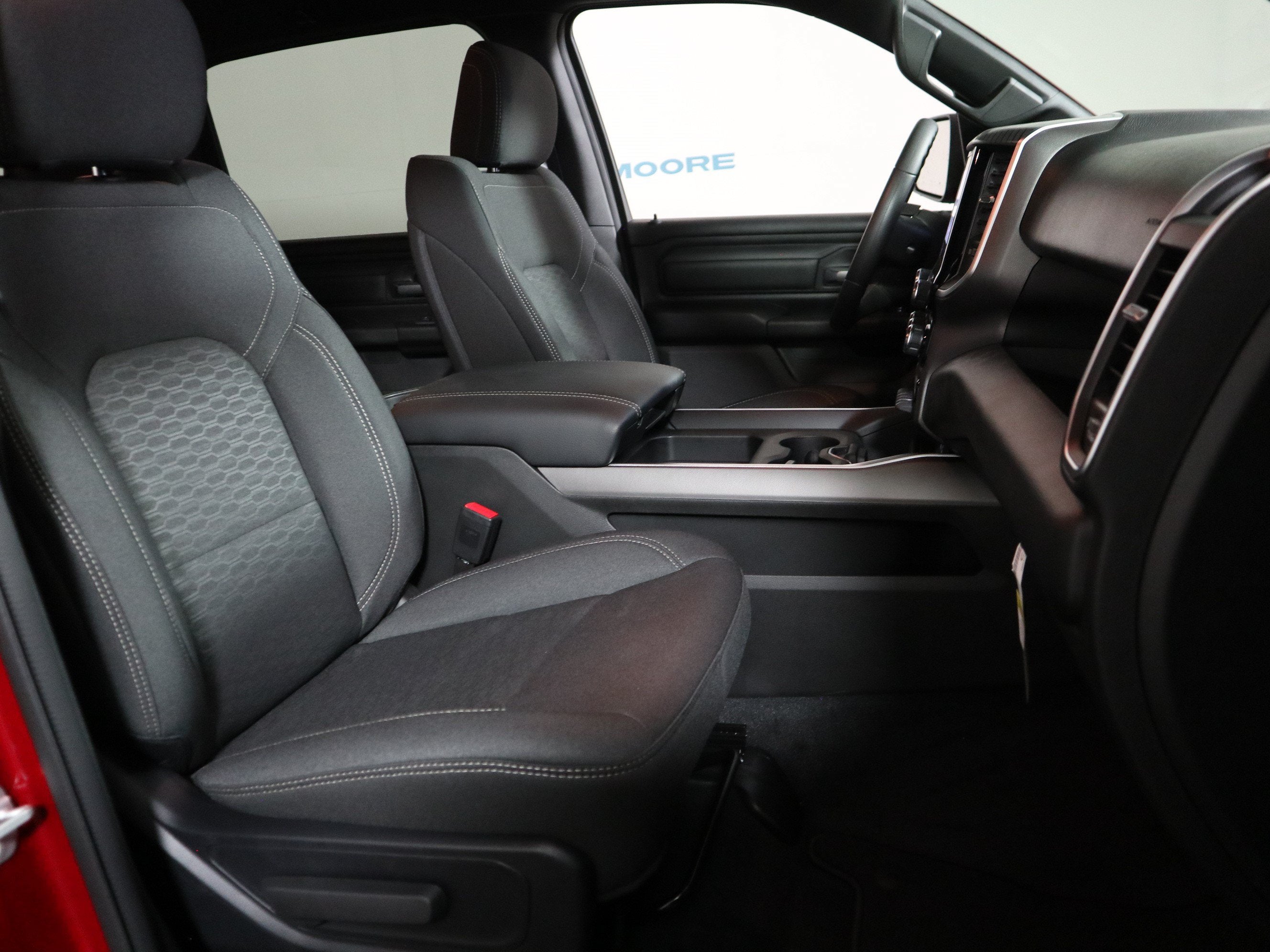 2026 RAM 1500 Express 4x4 Crew Cab