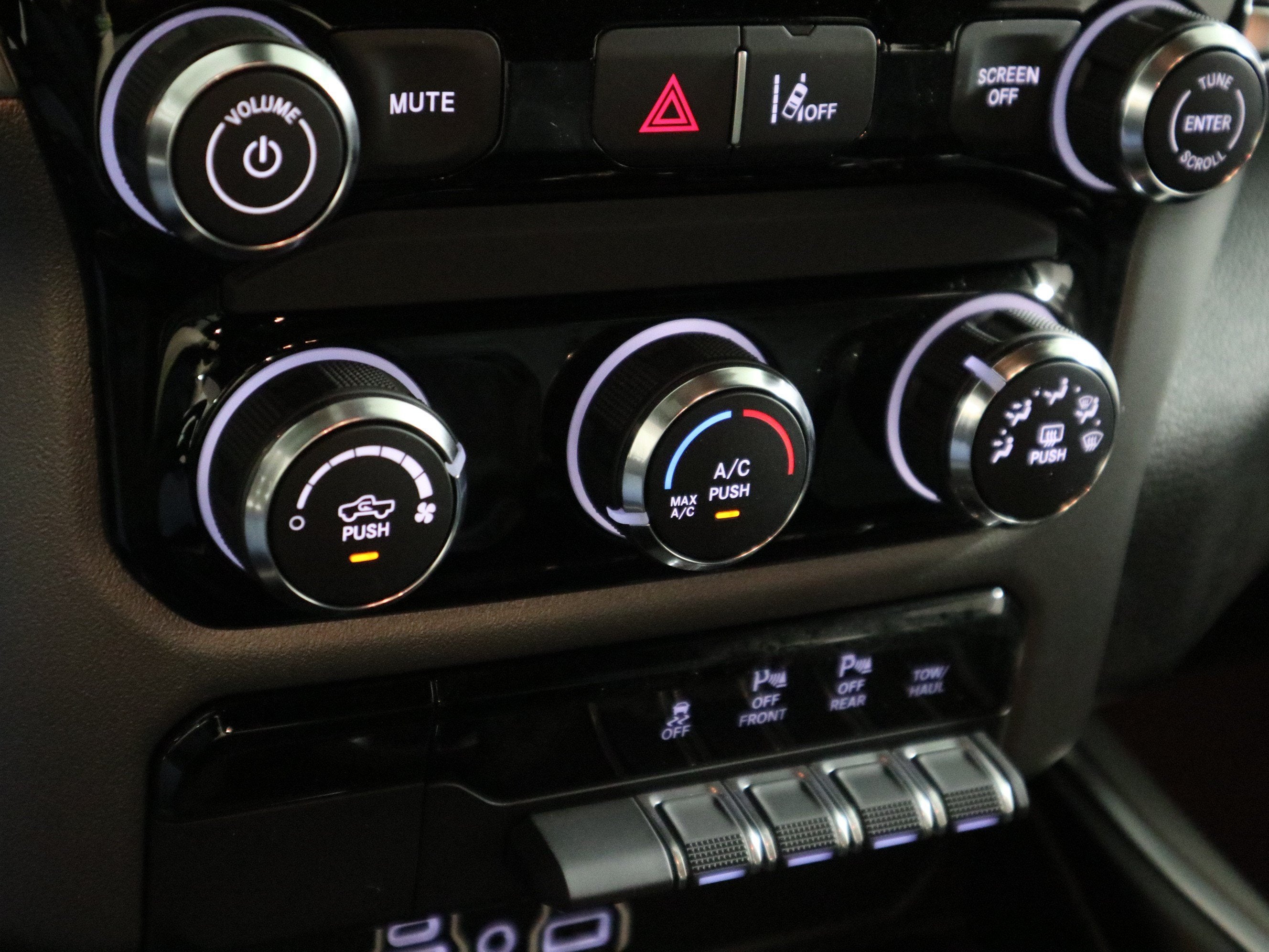 2026 RAM 1500 Express 4x4 Crew Cab