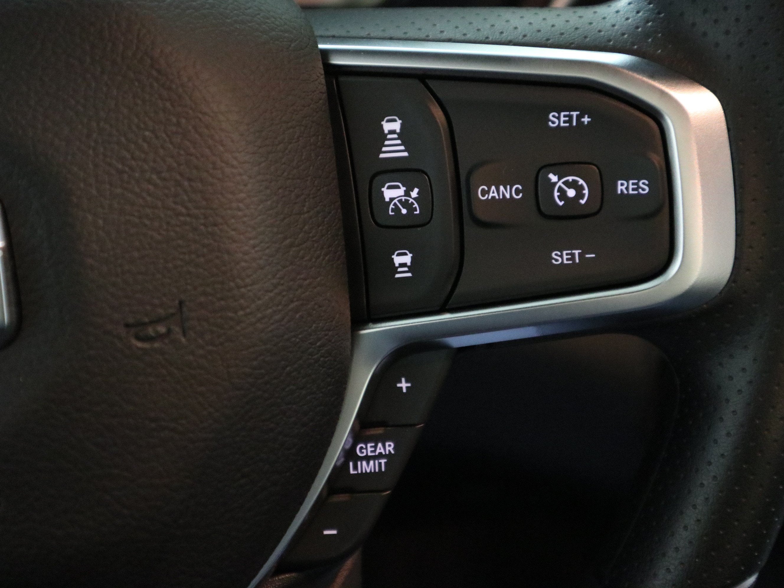 2026 RAM 1500 Express 4x4 Crew Cab