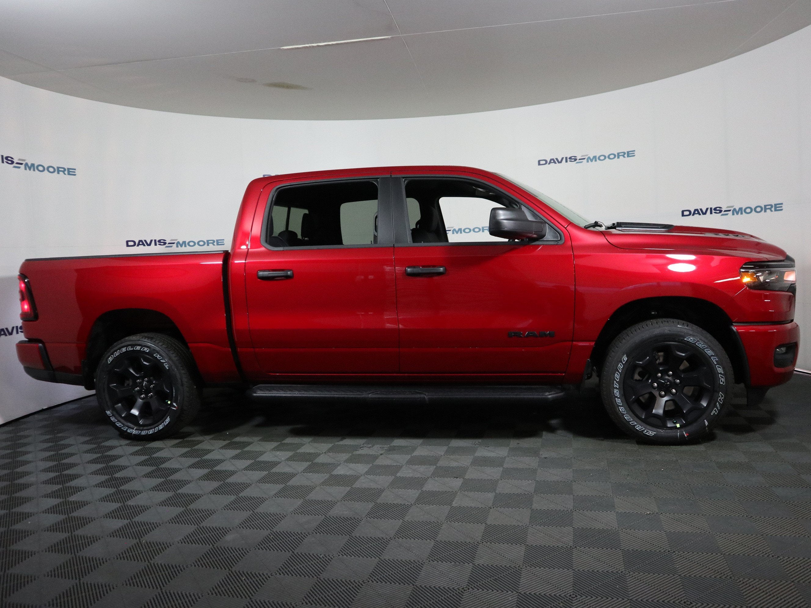 2026 RAM 1500 Express 4x4 Crew Cab
