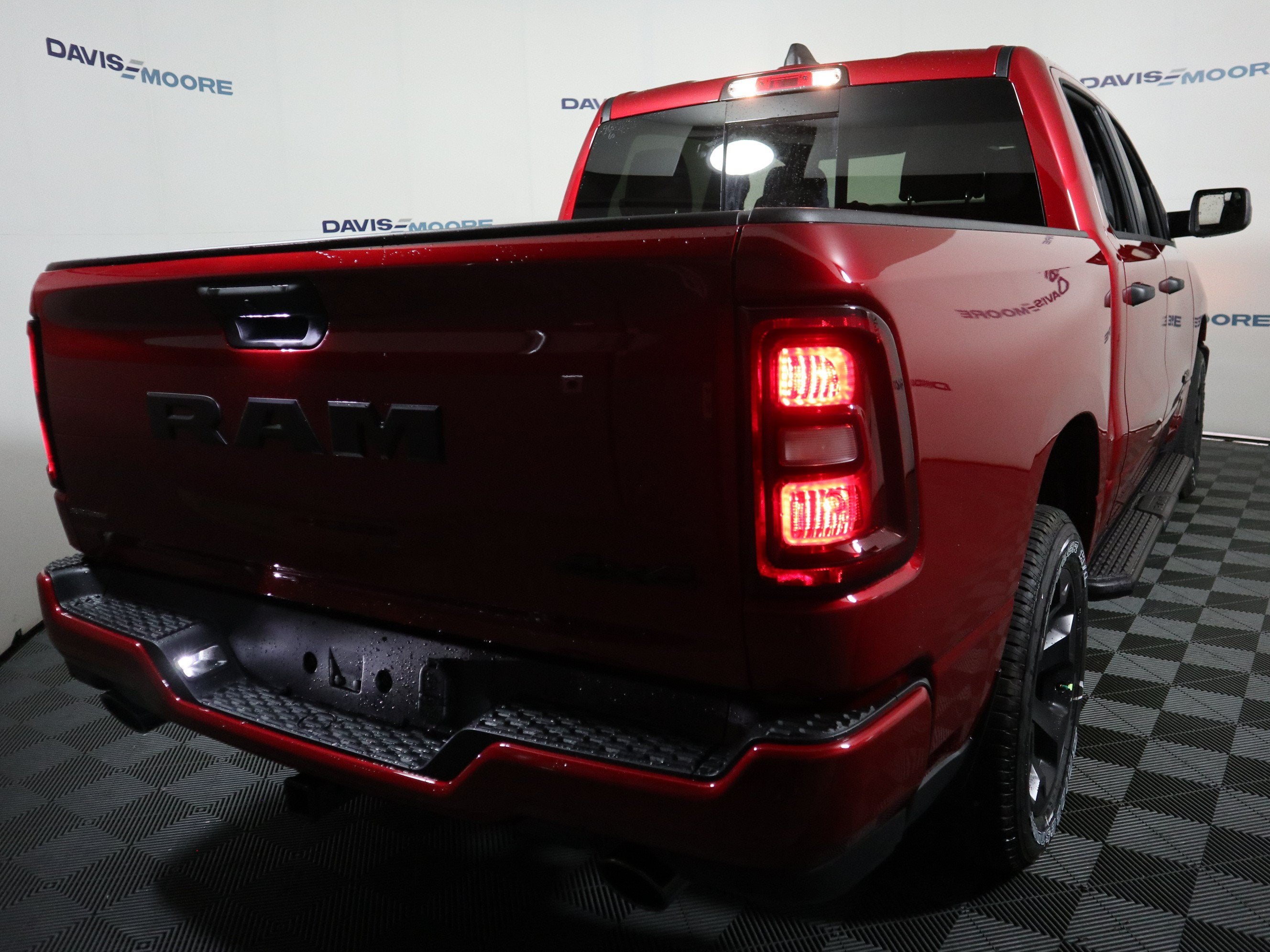 2026 RAM 1500 Express 4x4 Crew Cab