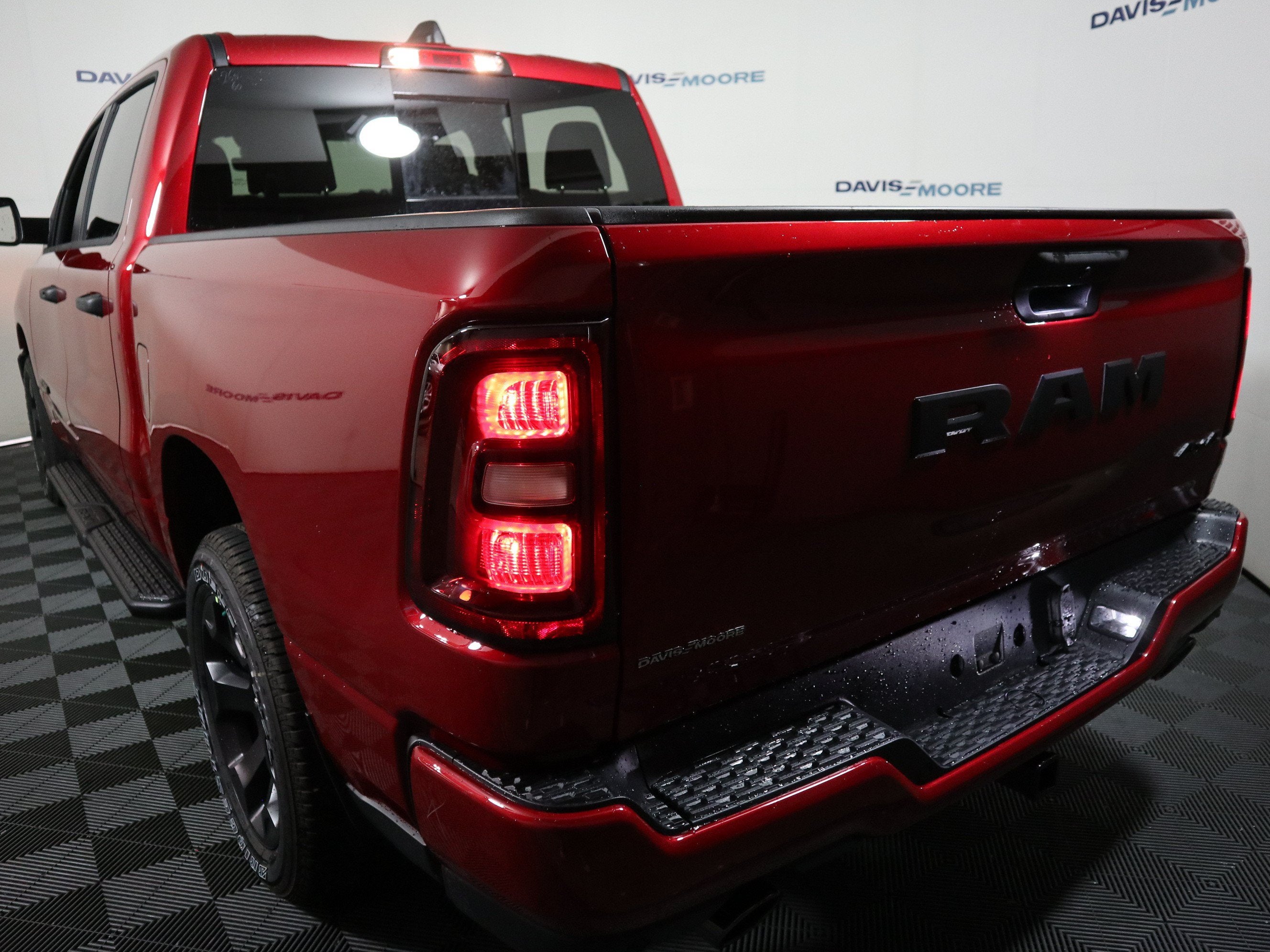 2026 RAM 1500 Express 4x4 Crew Cab