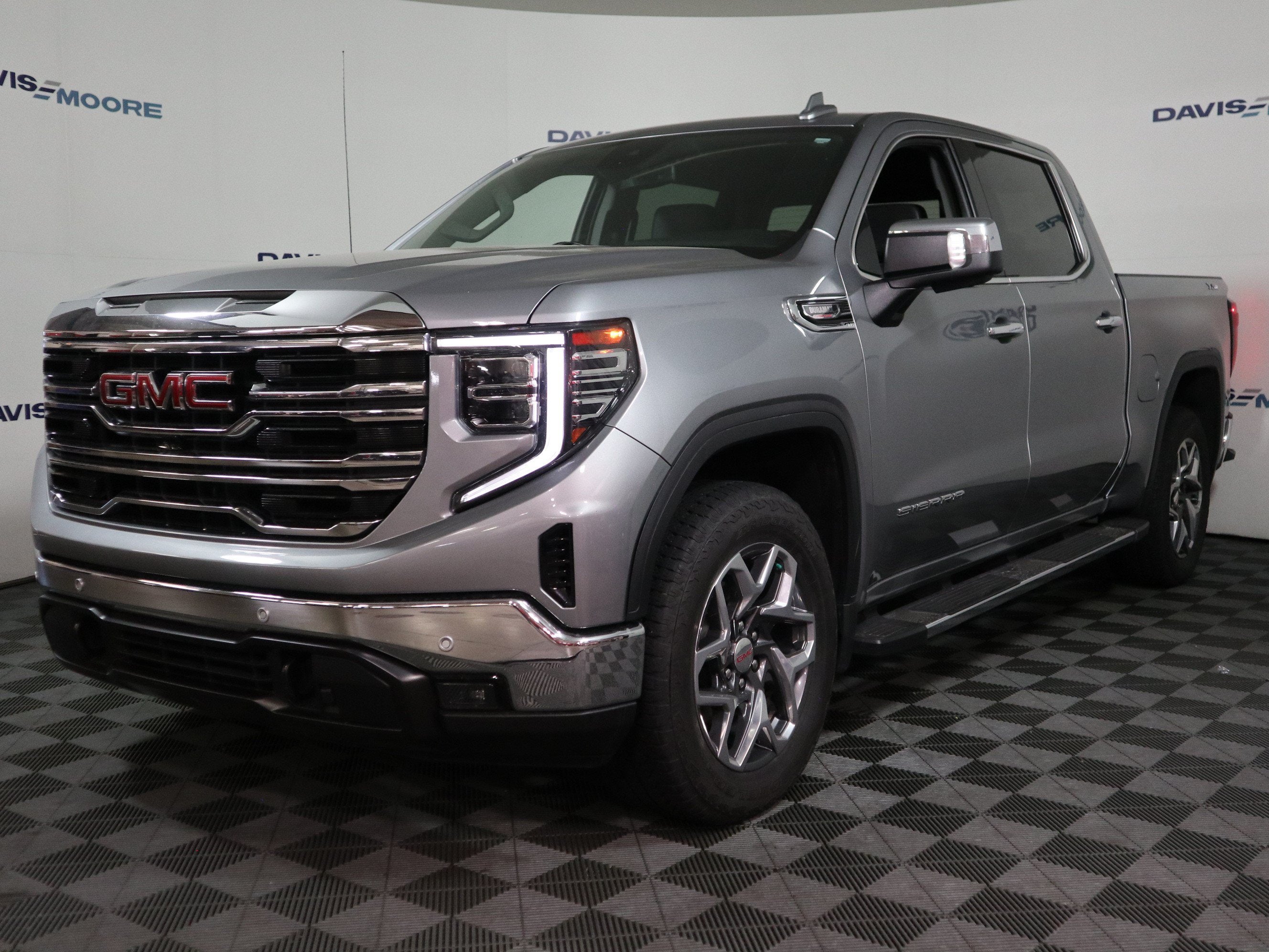 2023 GMC Sierra 1500 SLT Crew Cab 4WD