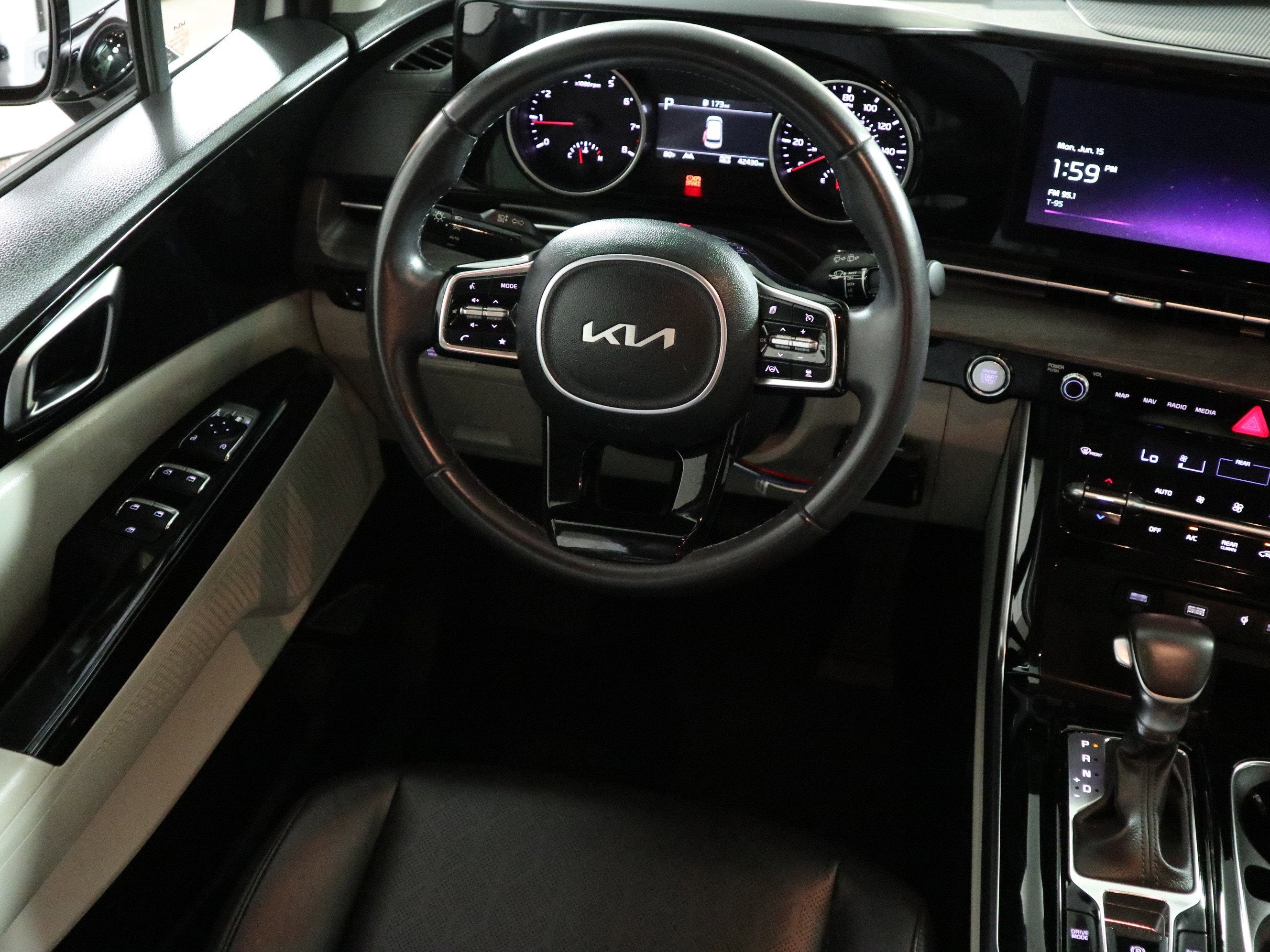 2024 Kia Carnival EX