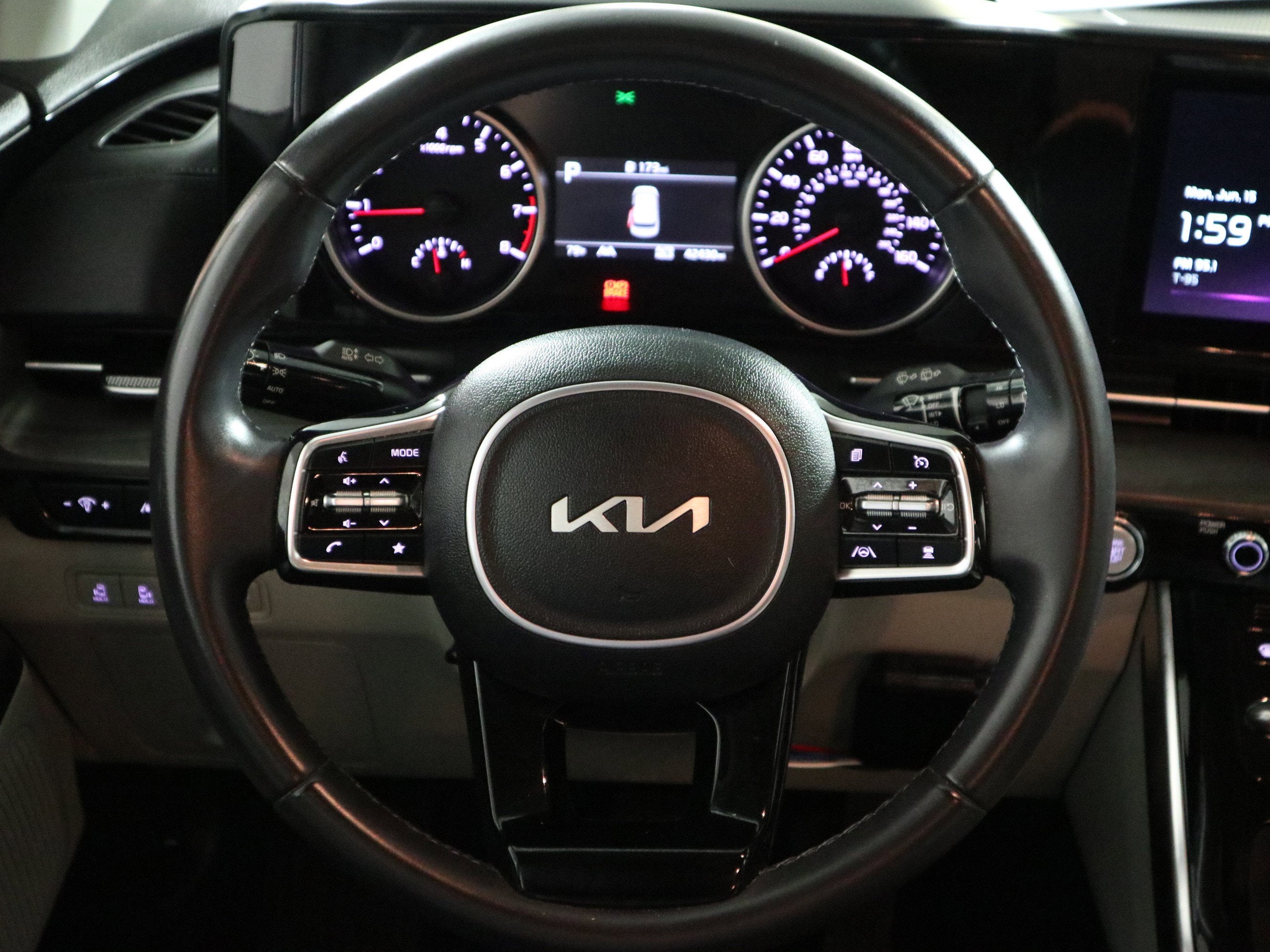 2024 Kia Carnival EX