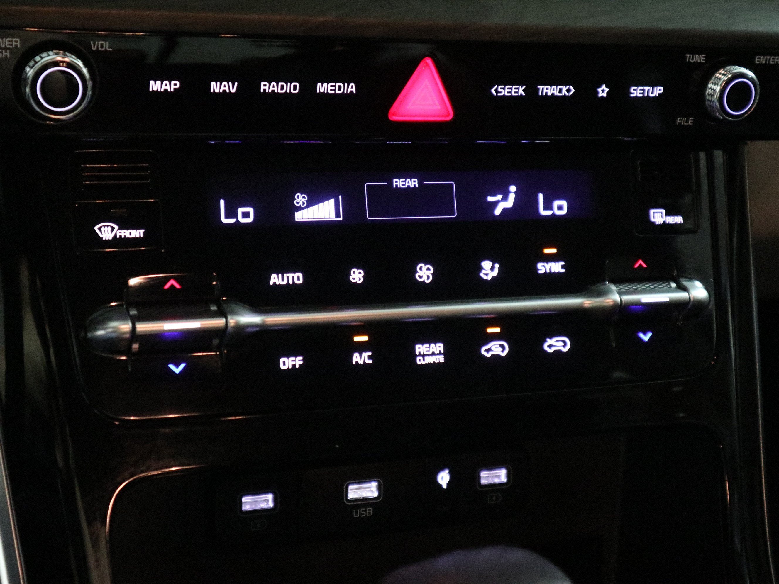 2024 Kia Carnival EX