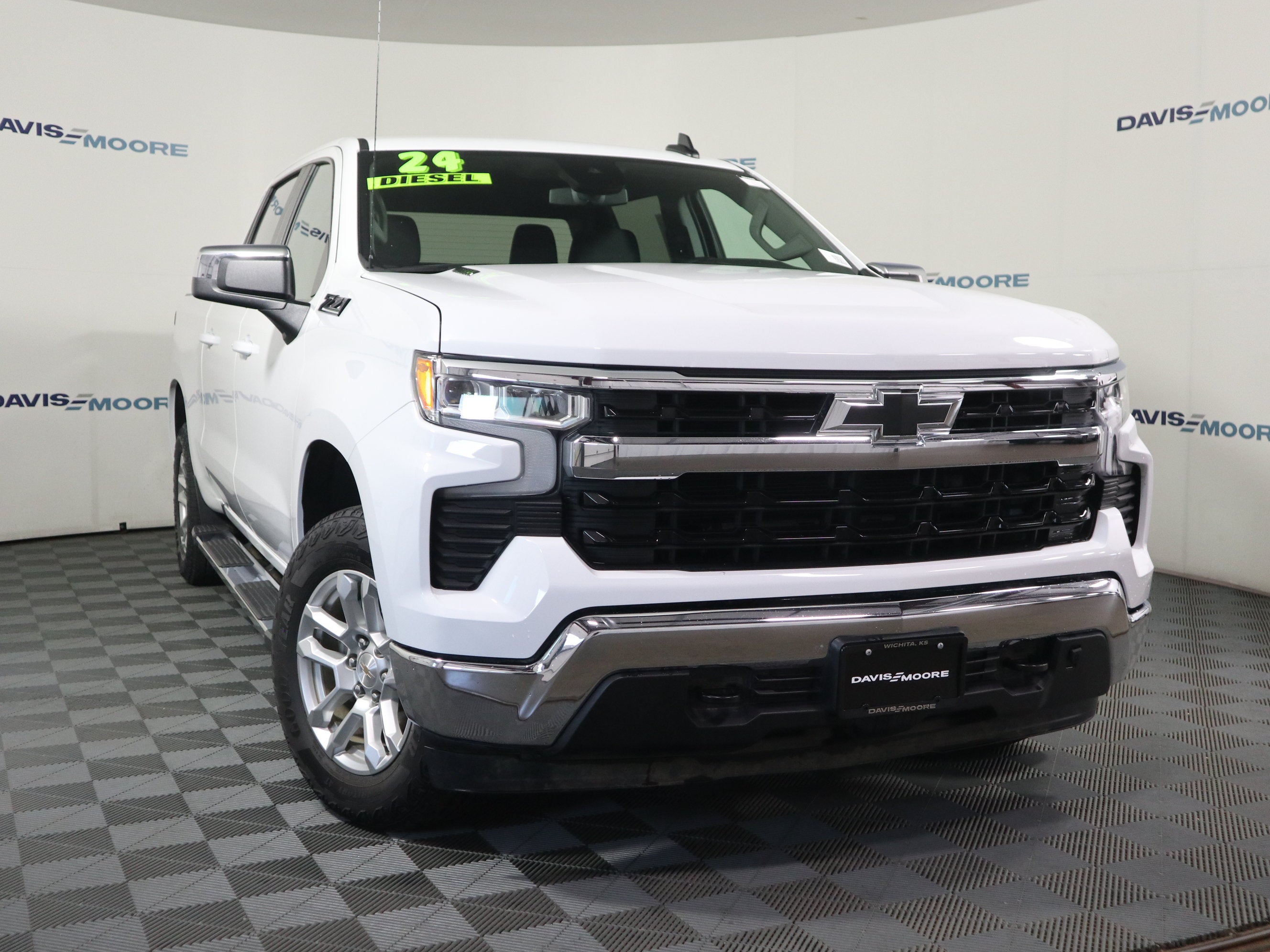 2024 Chevrolet Silverado 1500 LT Crew Cab 4WD