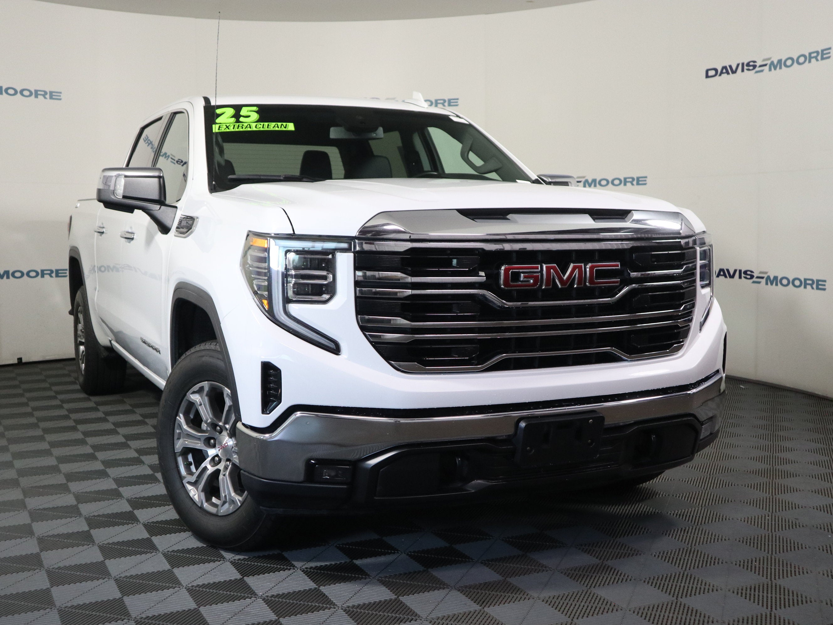 2025 GMC Sierra 1500 SLT Crew Cab 4WD