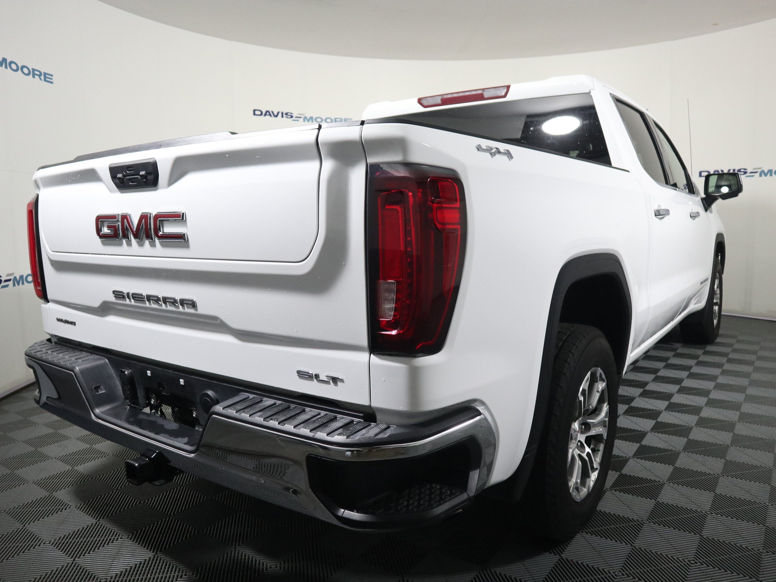 2025 GMC Sierra 1500 SLT Crew Cab 4WD