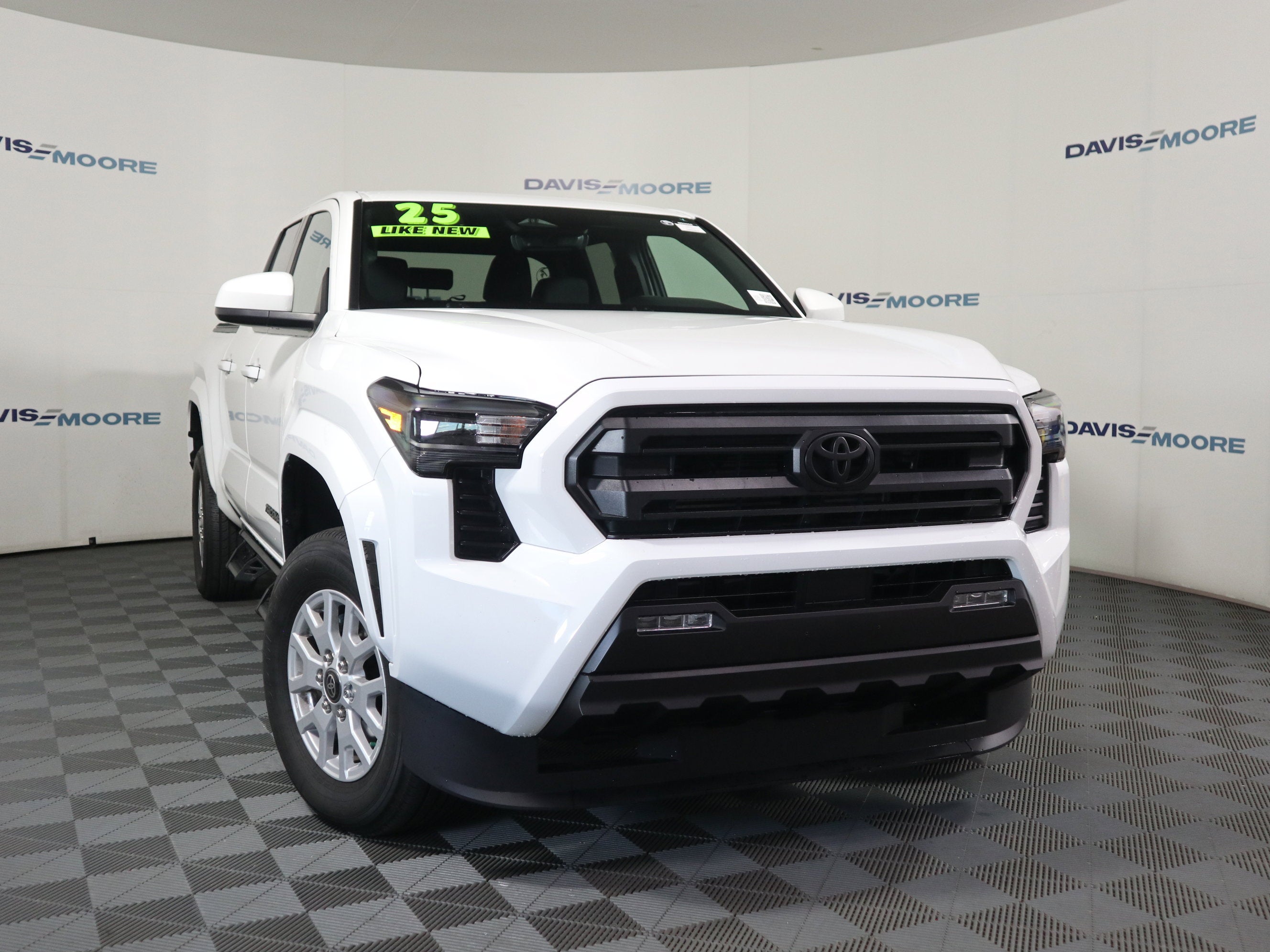 2025 Toyota Tacoma 4WD SR5