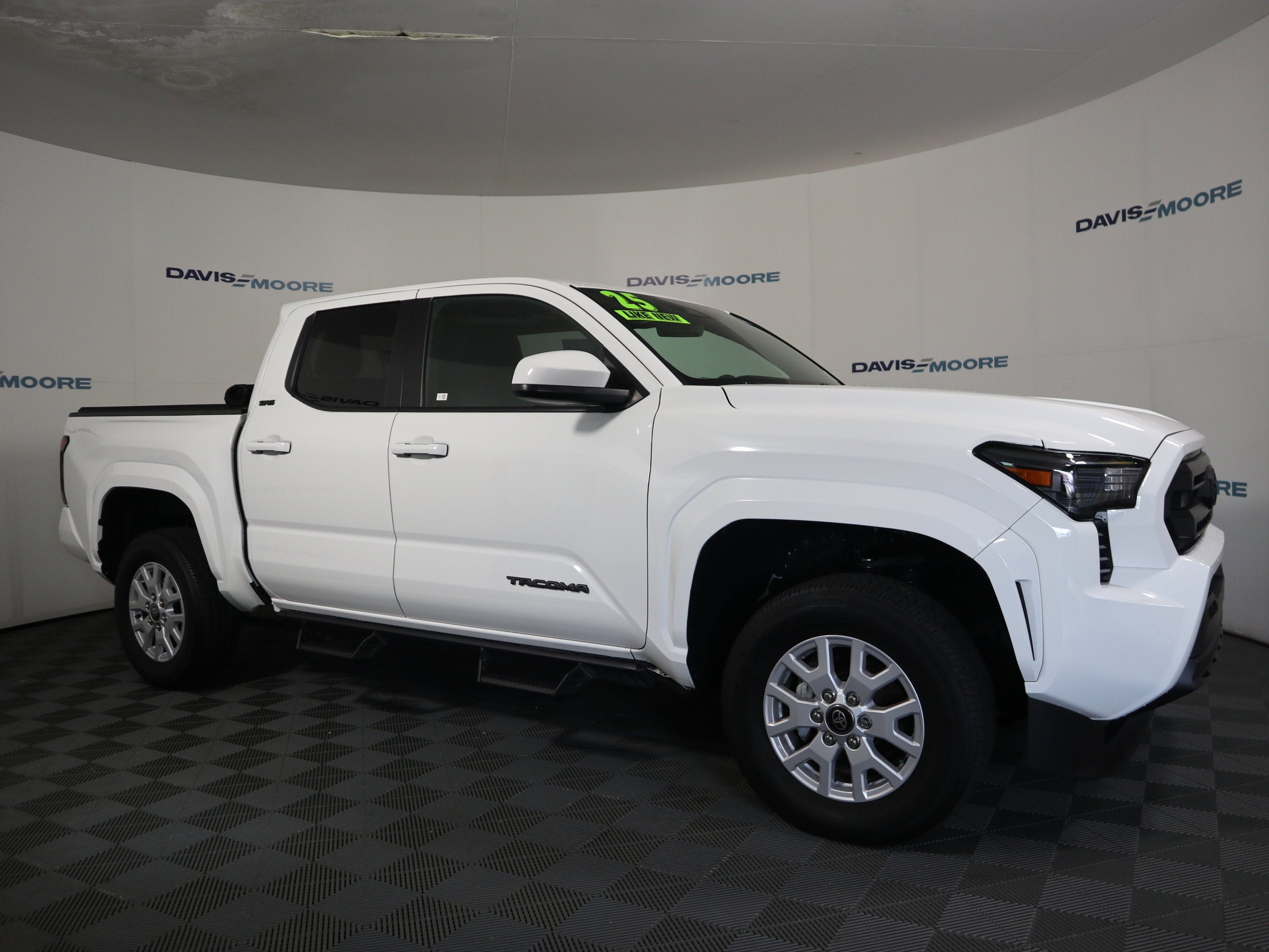 2025 Toyota Tacoma 4WD SR5