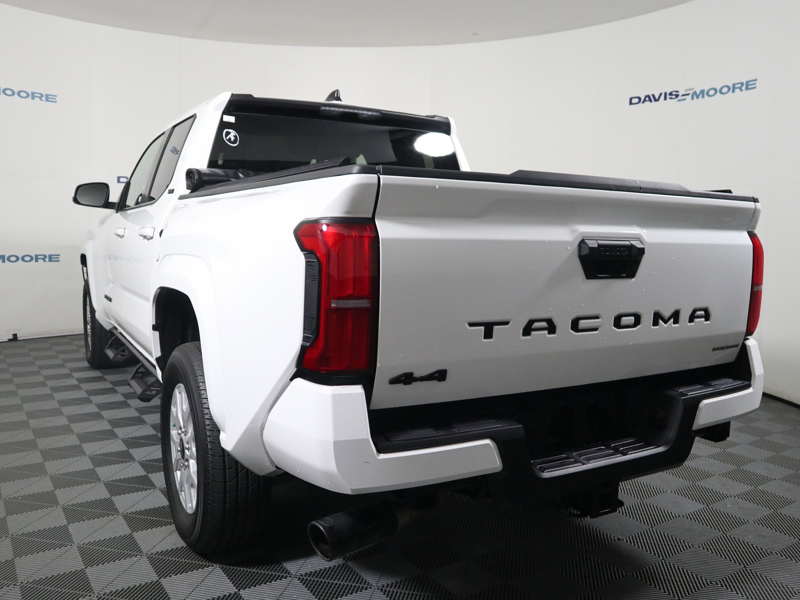 2025 Toyota Tacoma 4WD SR5