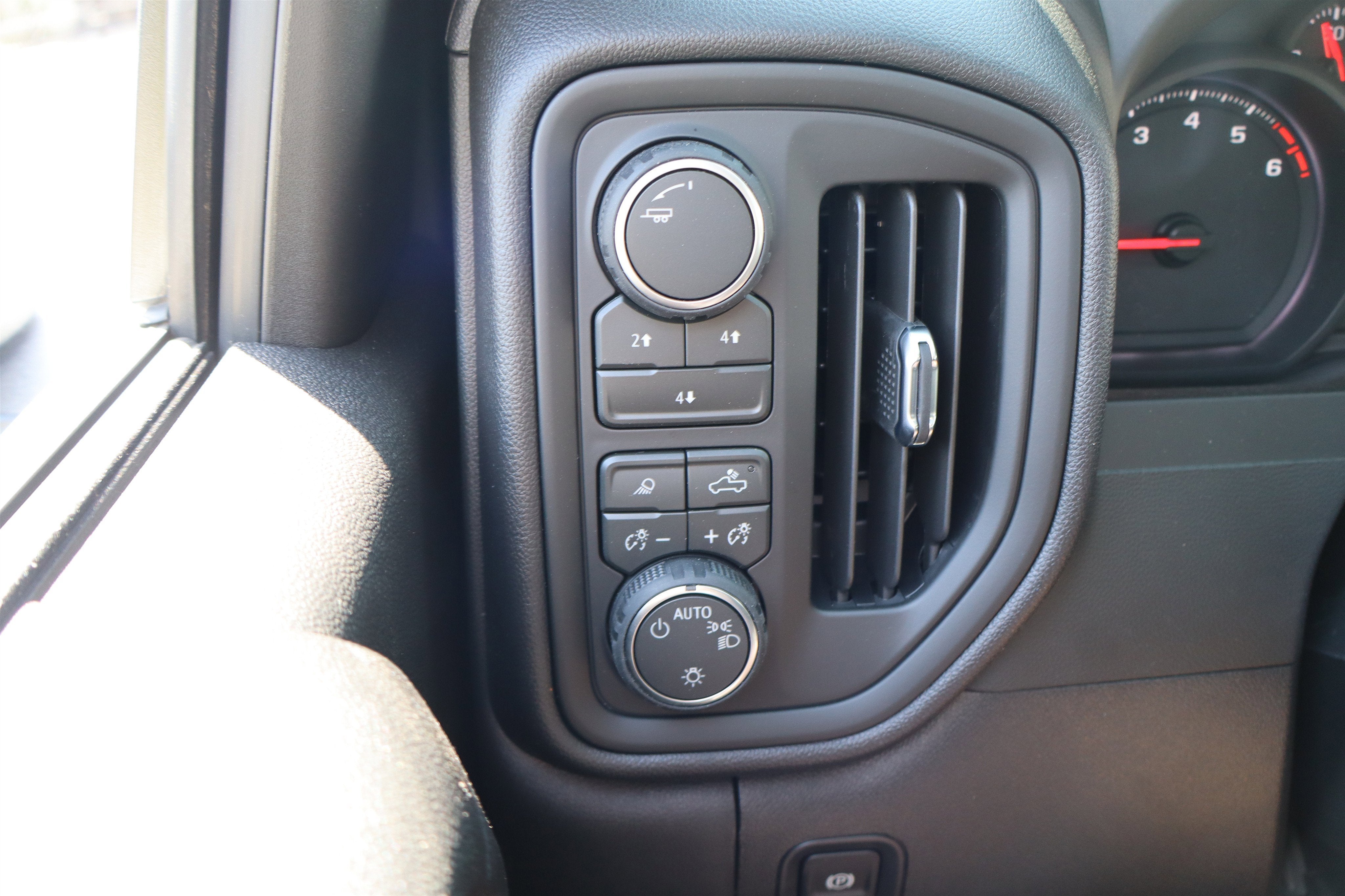 2026 Chevrolet Silverado 2500HD Custom Crew Cab 4WD