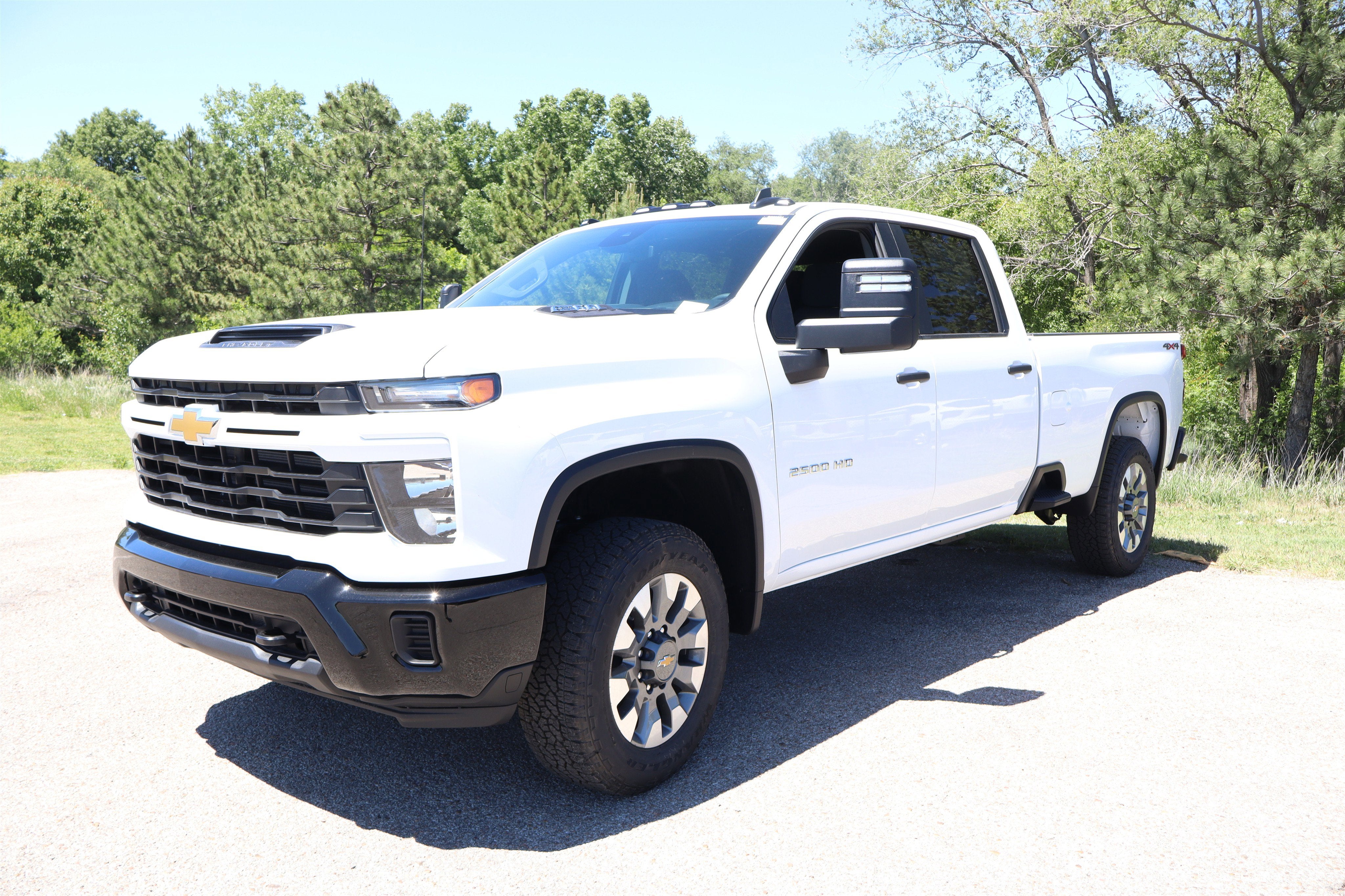 2026 Chevrolet Silverado 2500HD Custom Crew Cab 4WD