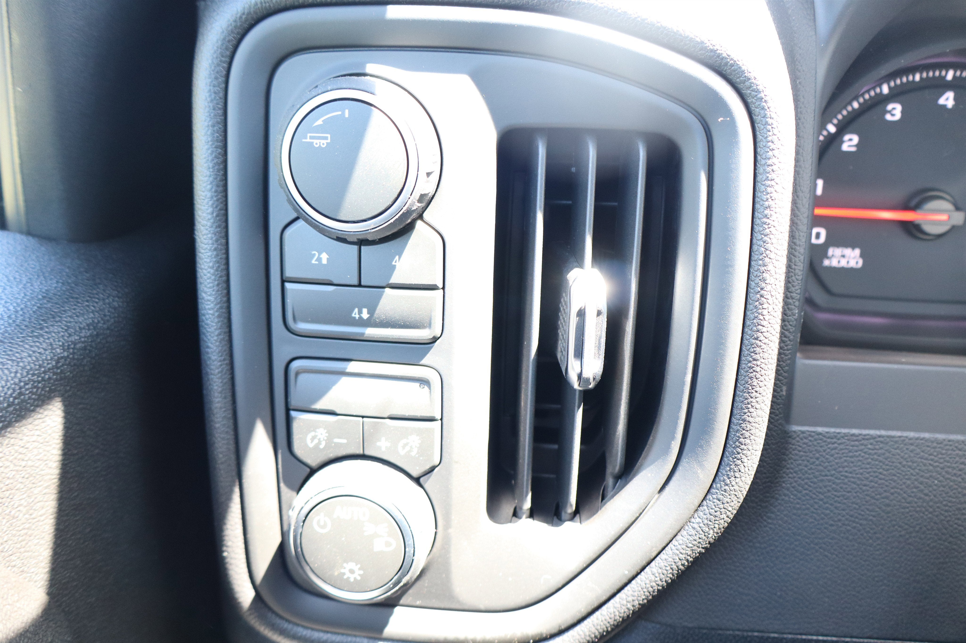2026 Chevrolet Silverado 2500HD Custom Crew Cab 4WD