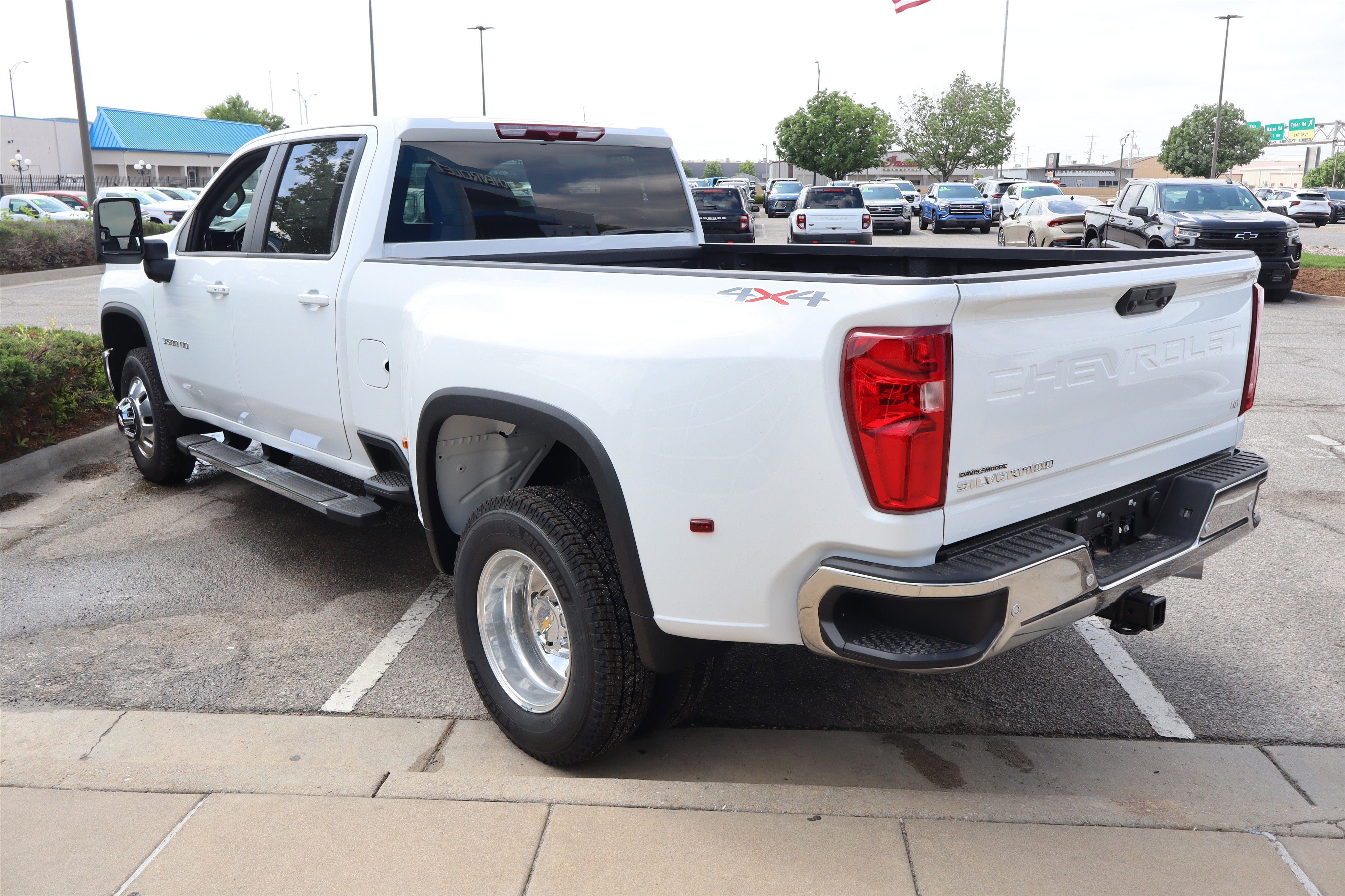 2026 Chevrolet Silverado 3500HD LT Crew Cab 4WD