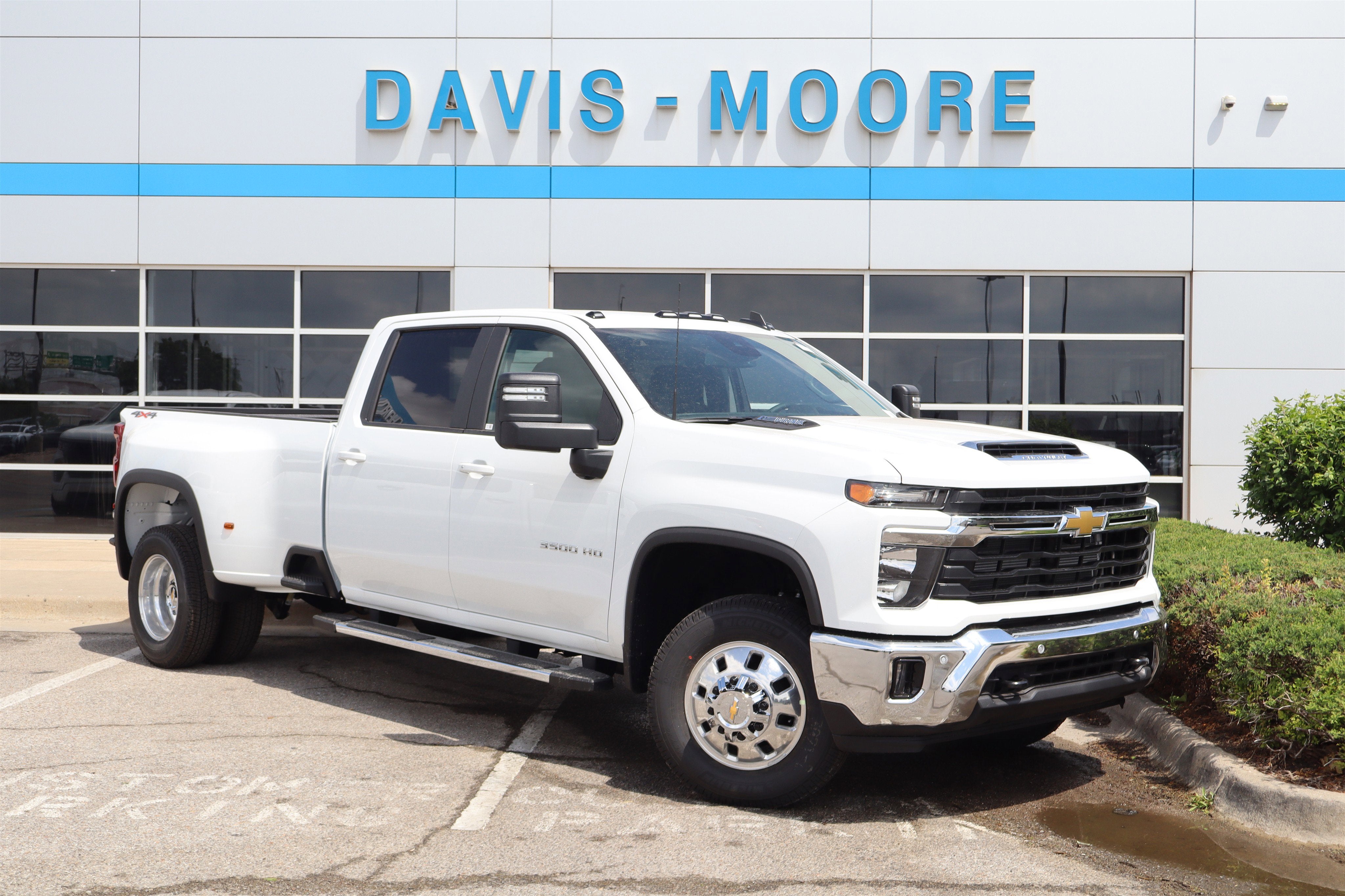2026 Chevrolet Silverado 3500HD LT Crew Cab 4WD