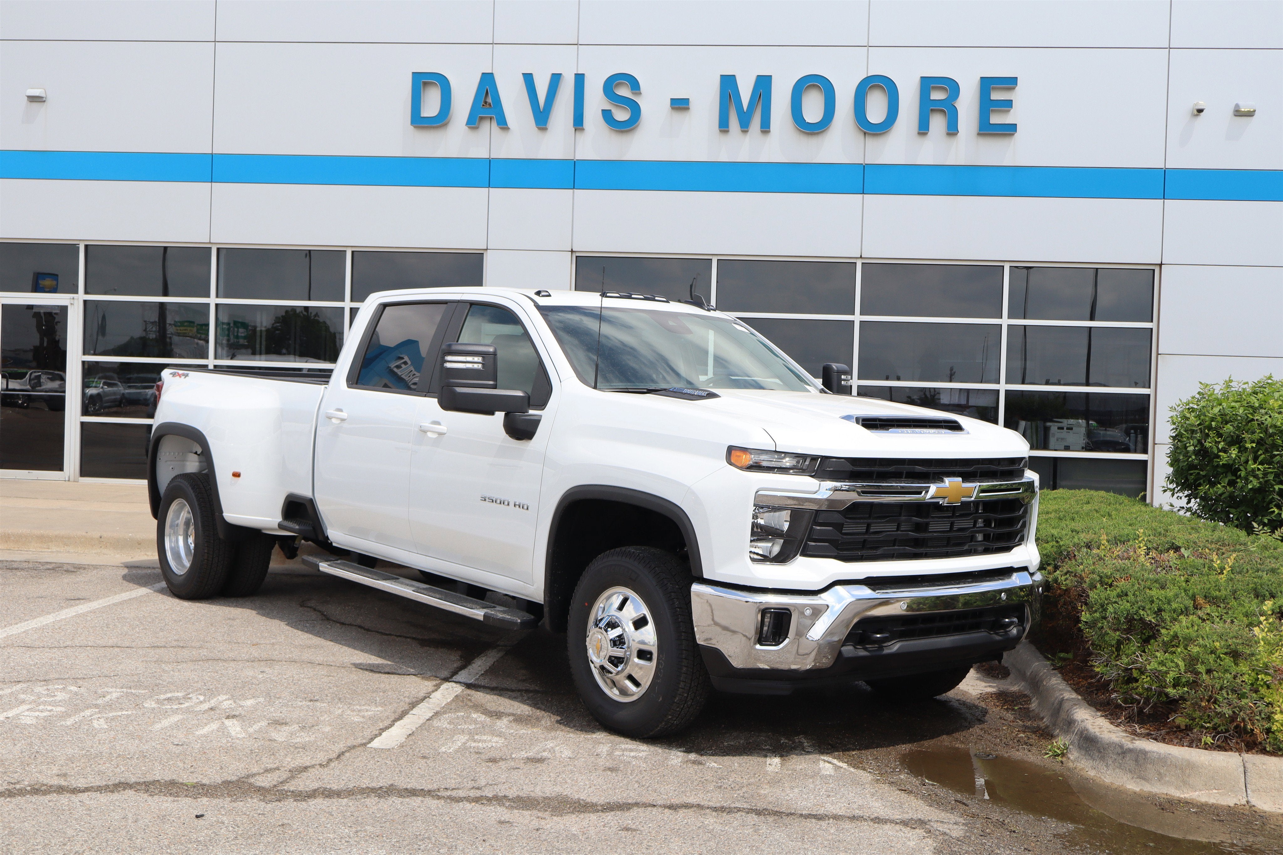 2026 Chevrolet Silverado 3500HD LT Crew Cab 4WD
