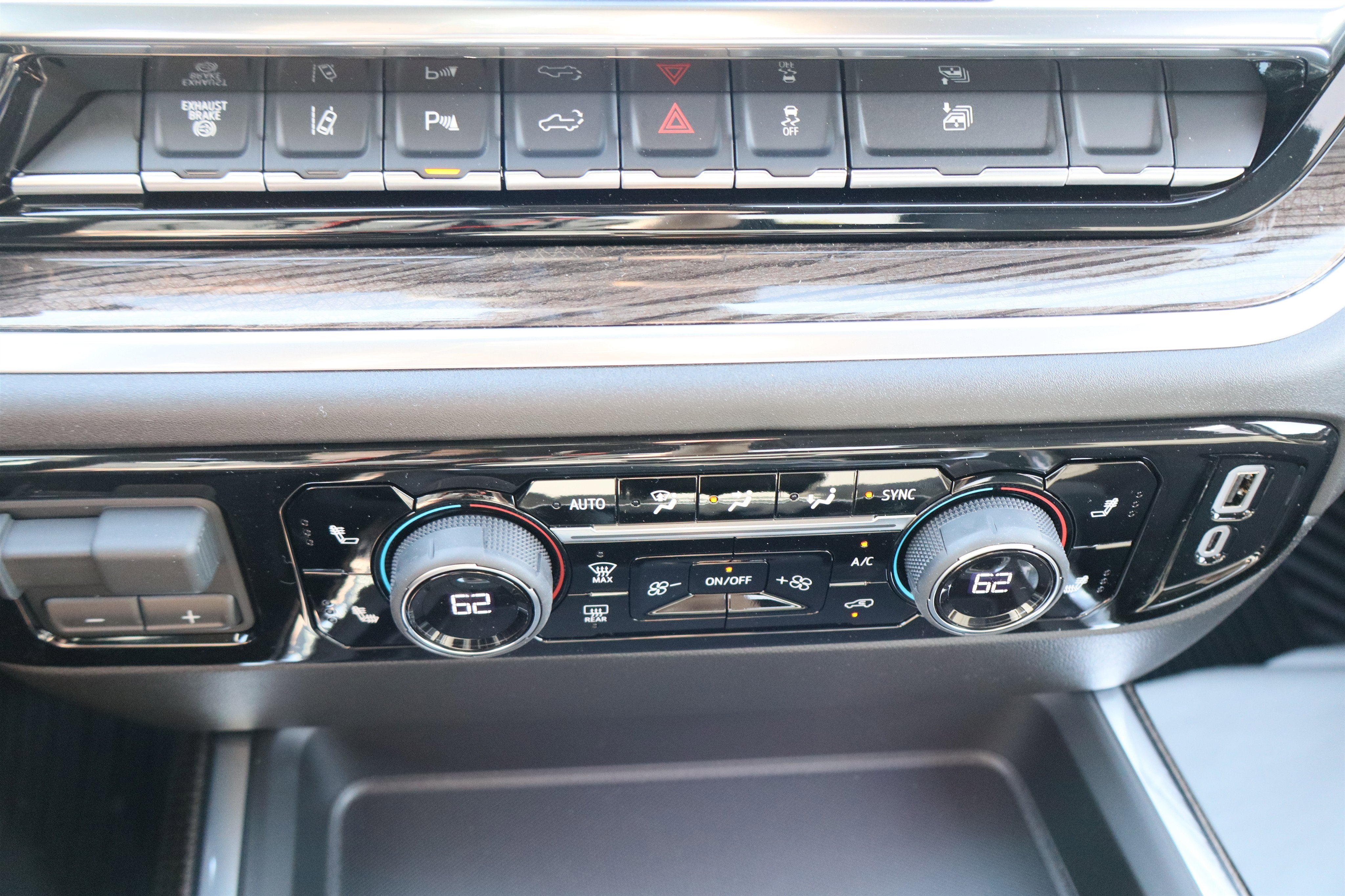 2026 Chevrolet Silverado 3500HD LT Crew Cab 4WD