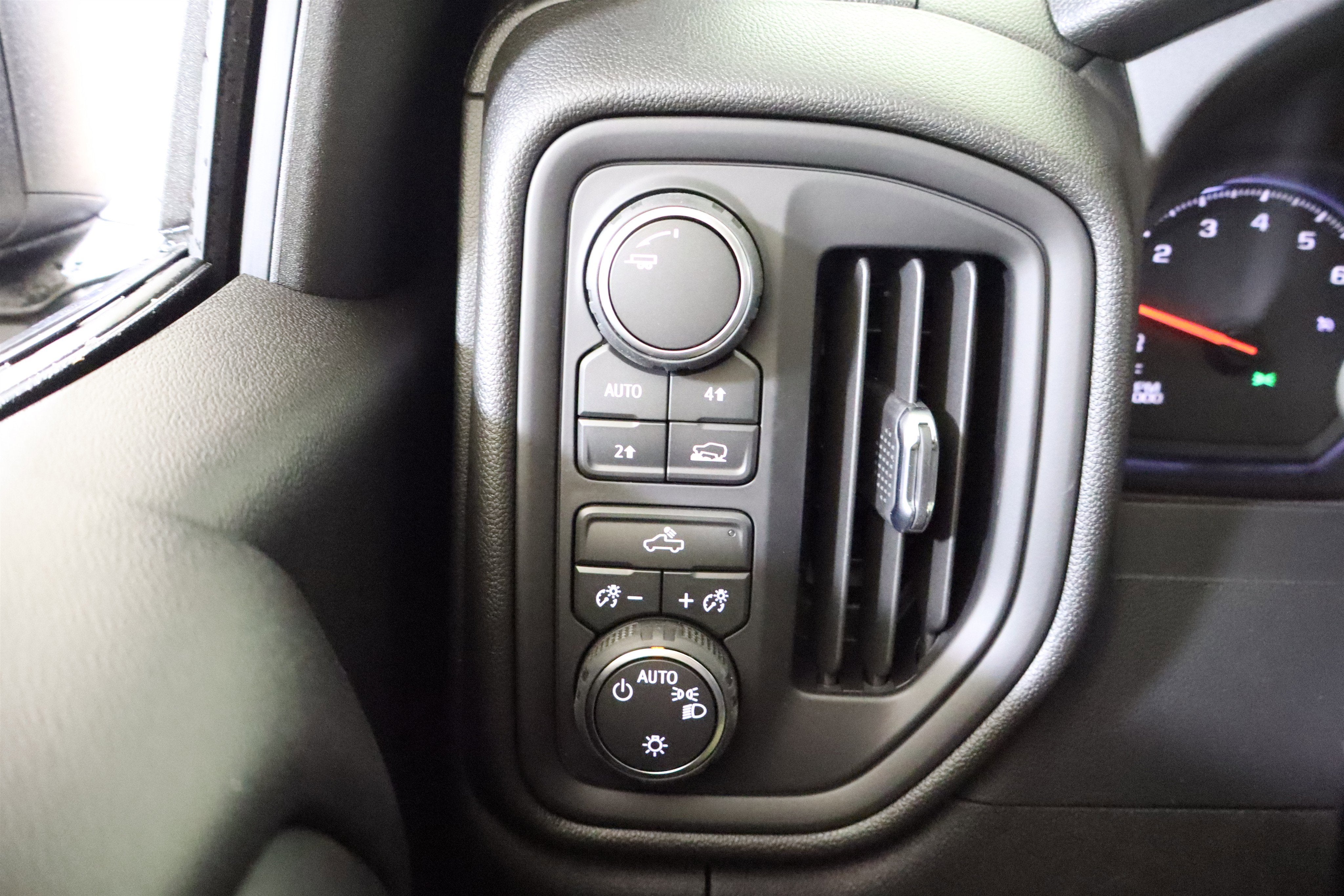 2026 Chevrolet Silverado 1500 Custom Crew Cab 4WD
