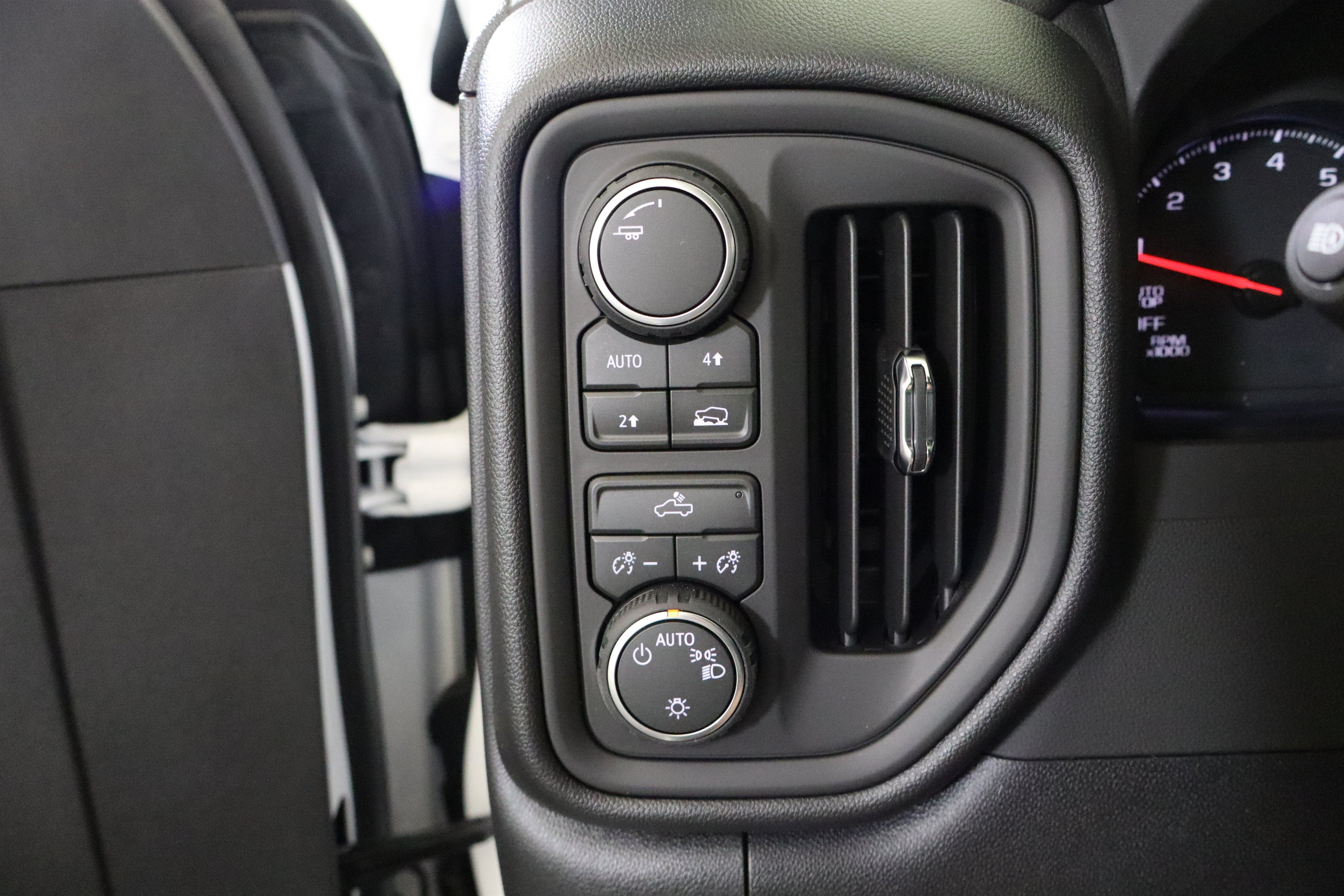 2026 Chevrolet Silverado 1500 Custom Crew Cab 4WD
