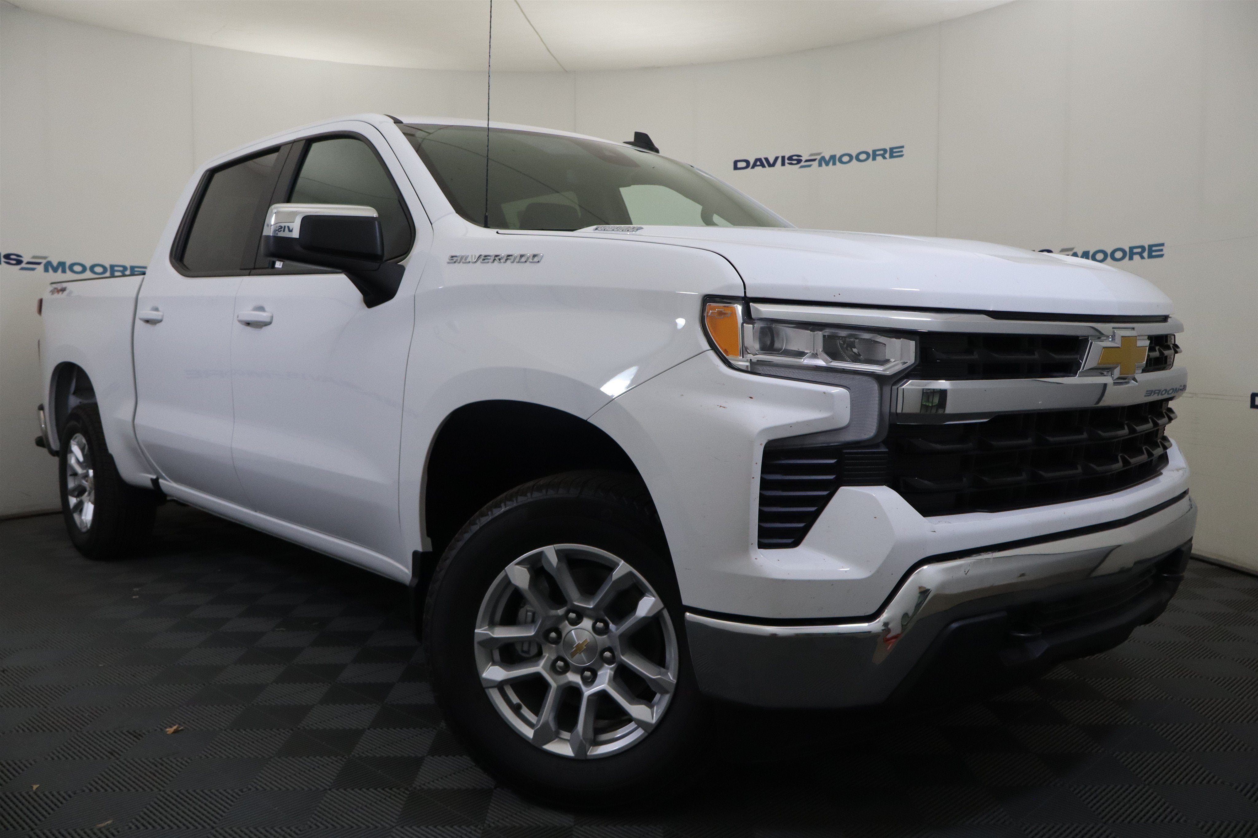 2026 Chevrolet Silverado 1500 LT Crew Cab 4WD